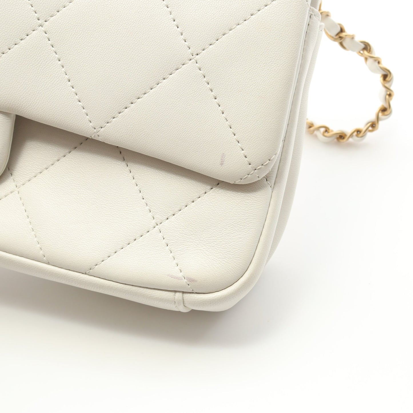 マトラッセ Wチェーンショルダーバッグ ラムスキン ホワイト ゴールド金具 シャネル バッグ CHANEL