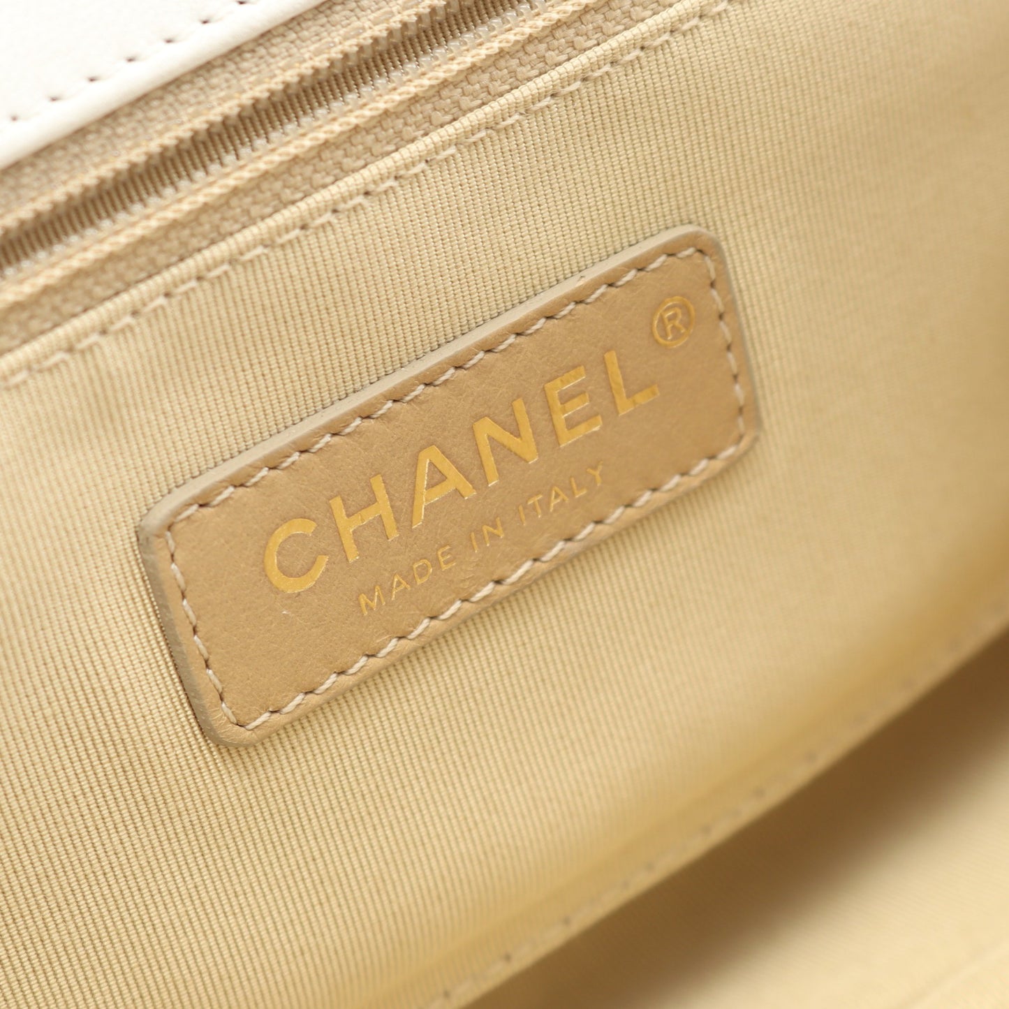 マトラッセ Wチェーンショルダーバッグ ラムスキン ホワイト ゴールド金具 シャネル バッグ CHANEL
