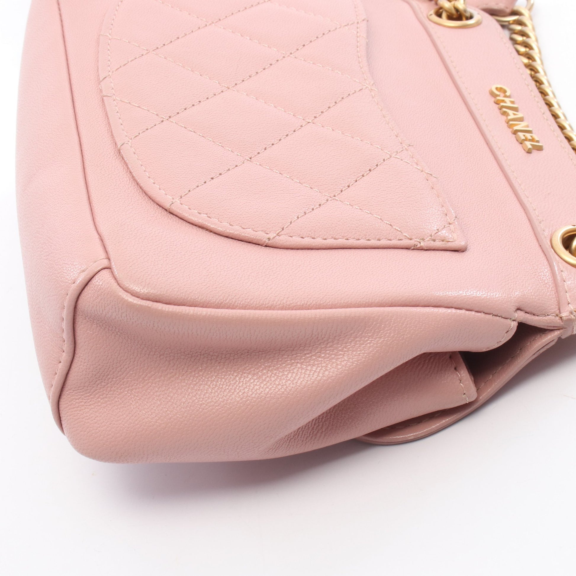 マトラッセ チェーンショルダーバッグ レザー ピンク ゴールド金具 シャネル バッグ CHANEL