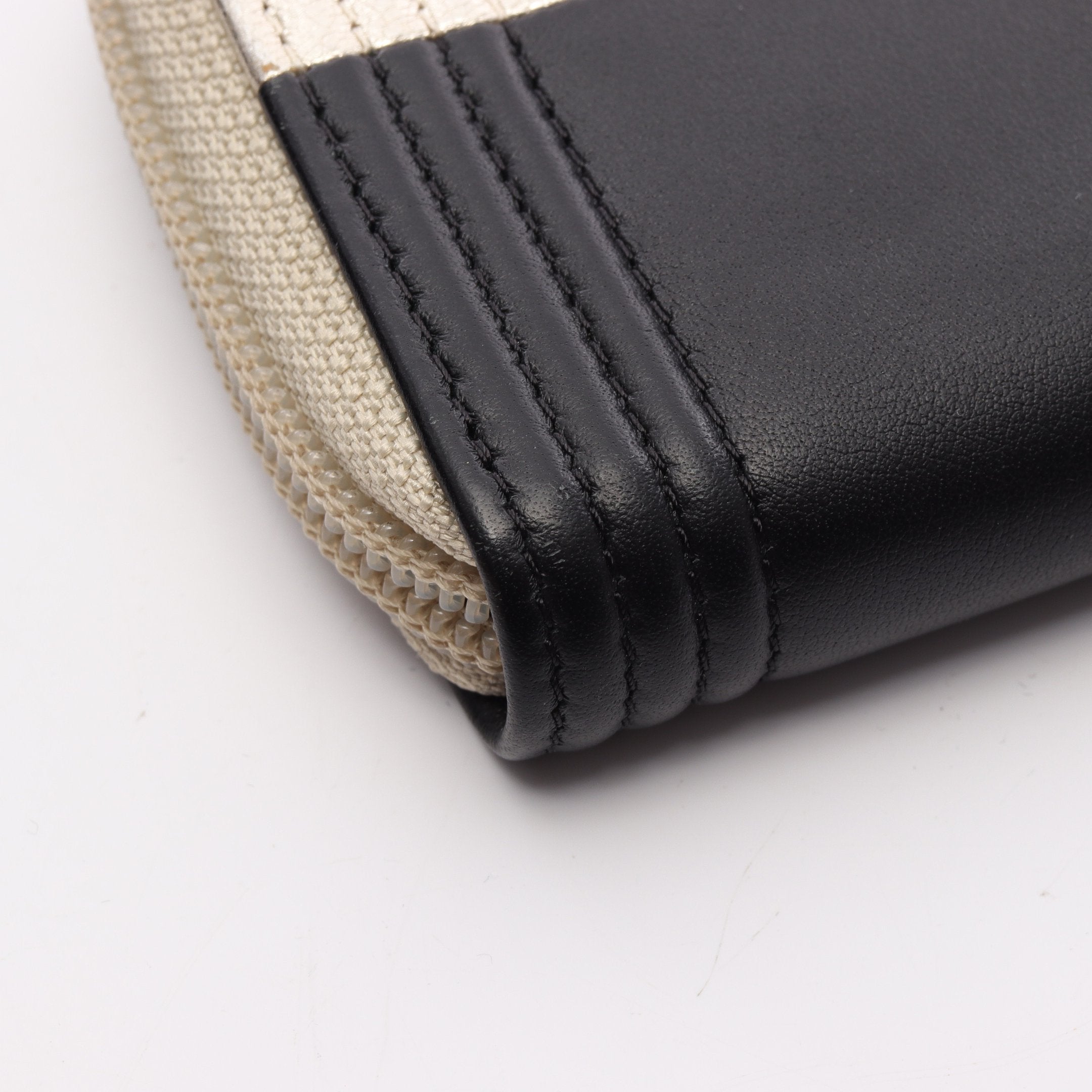 ボーイシャネル ラウンドファスナー財布 レザー ゴールド ブラック