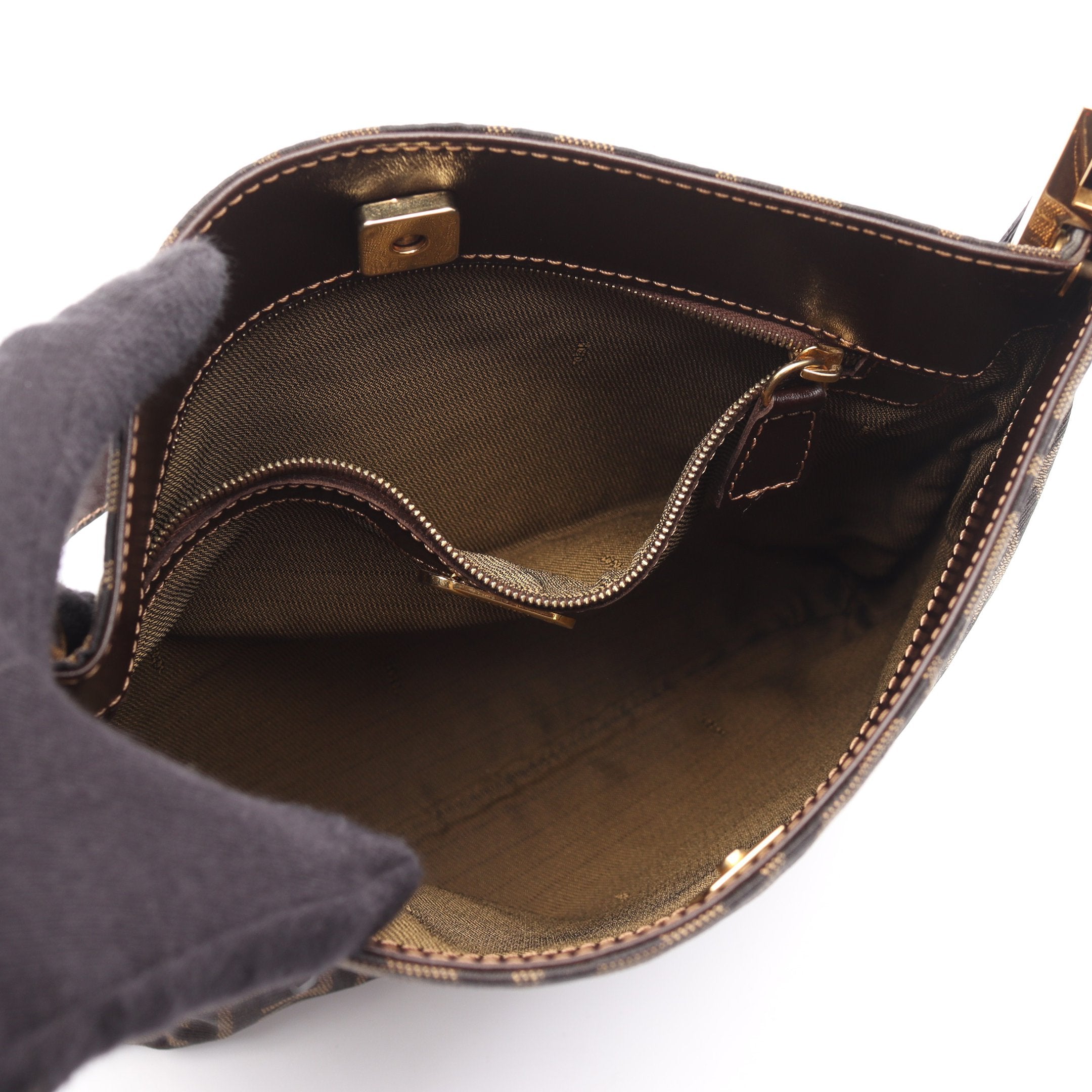 FENDI フェンディ ショルダーバッグ ズッカ ワンショルダー ダーク