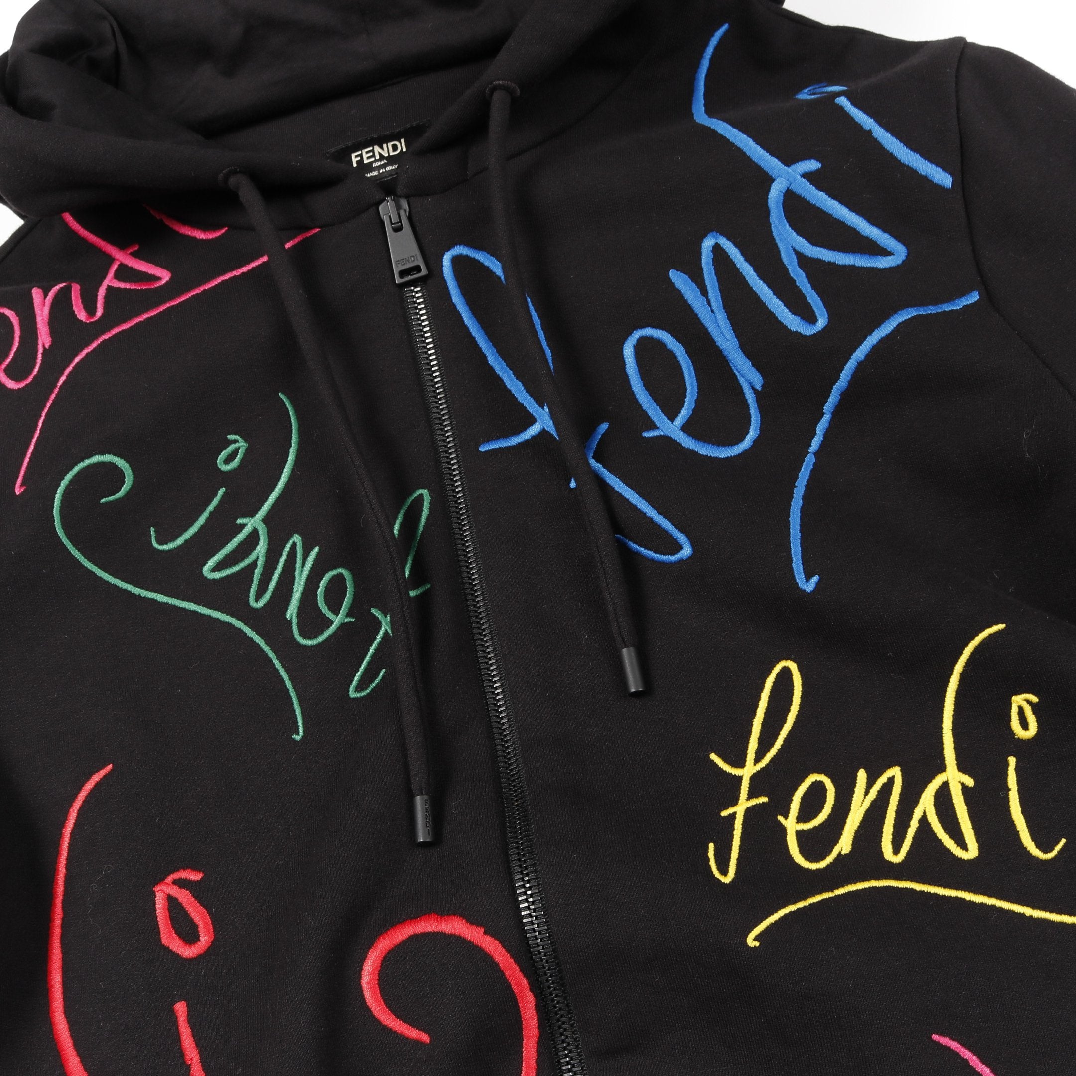 ARTIST ALLOVER HOODIE マルチレタリングロゴ ジップアップ ARTIST ALLOVER HOODIE マルチレタリングロゴ ジップアップ