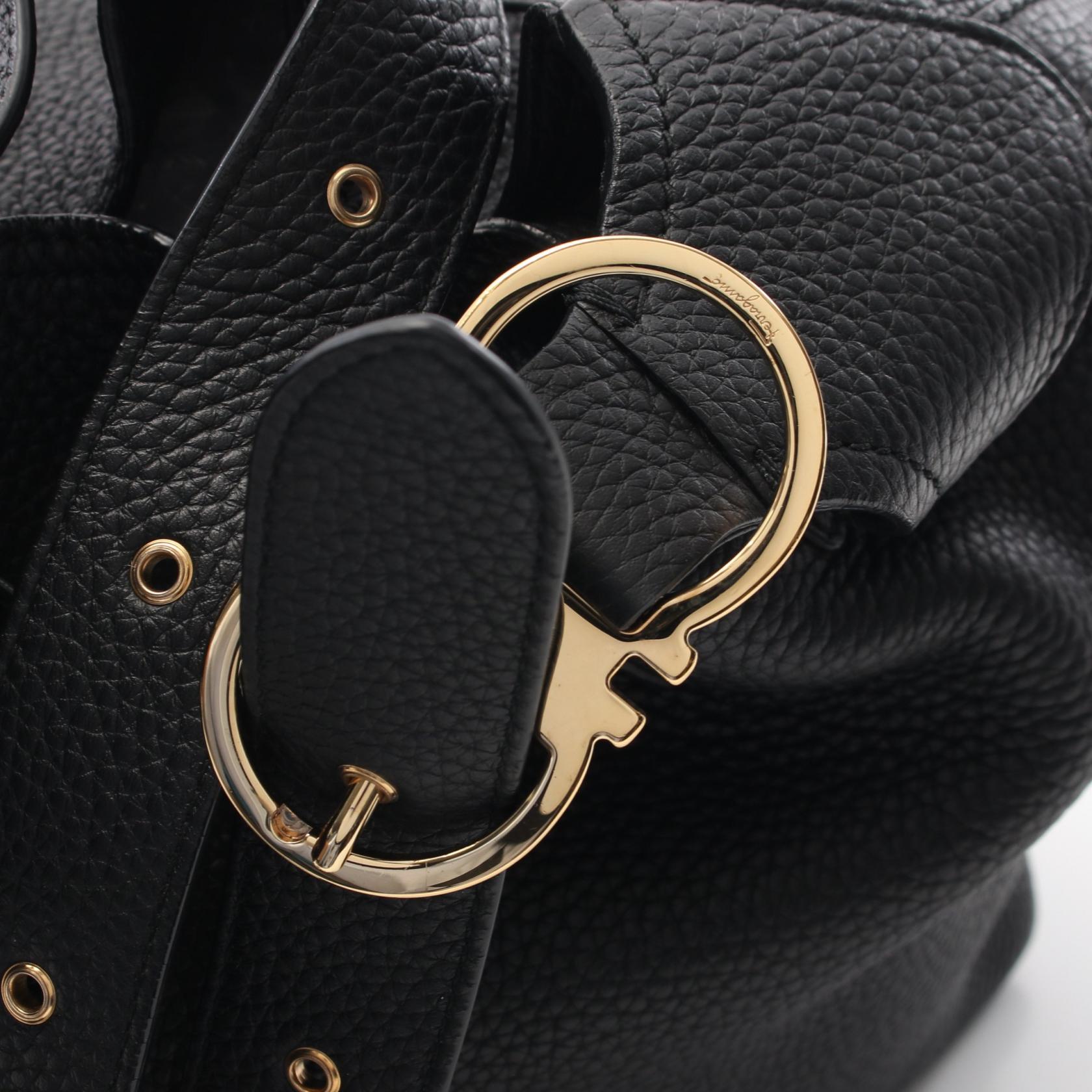 ガンチーニ ショルダーバッグ レザー ブラック 巾着 サルヴァトーレ