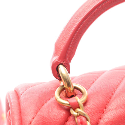 シェブロン Vステッチ チェーンショルダーバッグ ラムスキン コーラルピンク ゴールド金具 2WAY シャネル バッグ CHANEL