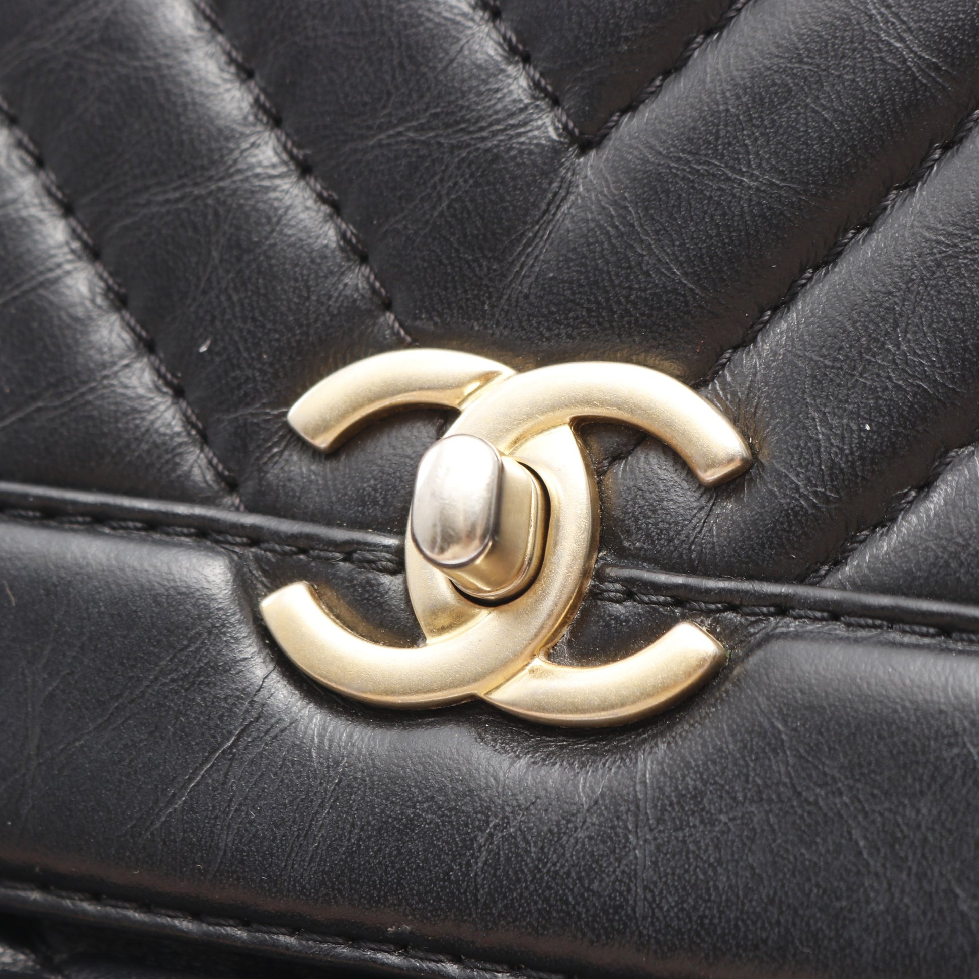 チェーンショルダーバッグ エイジドカーフスキン ブラック ゴールド金具 2WAY シャネル バッグ CHANEL