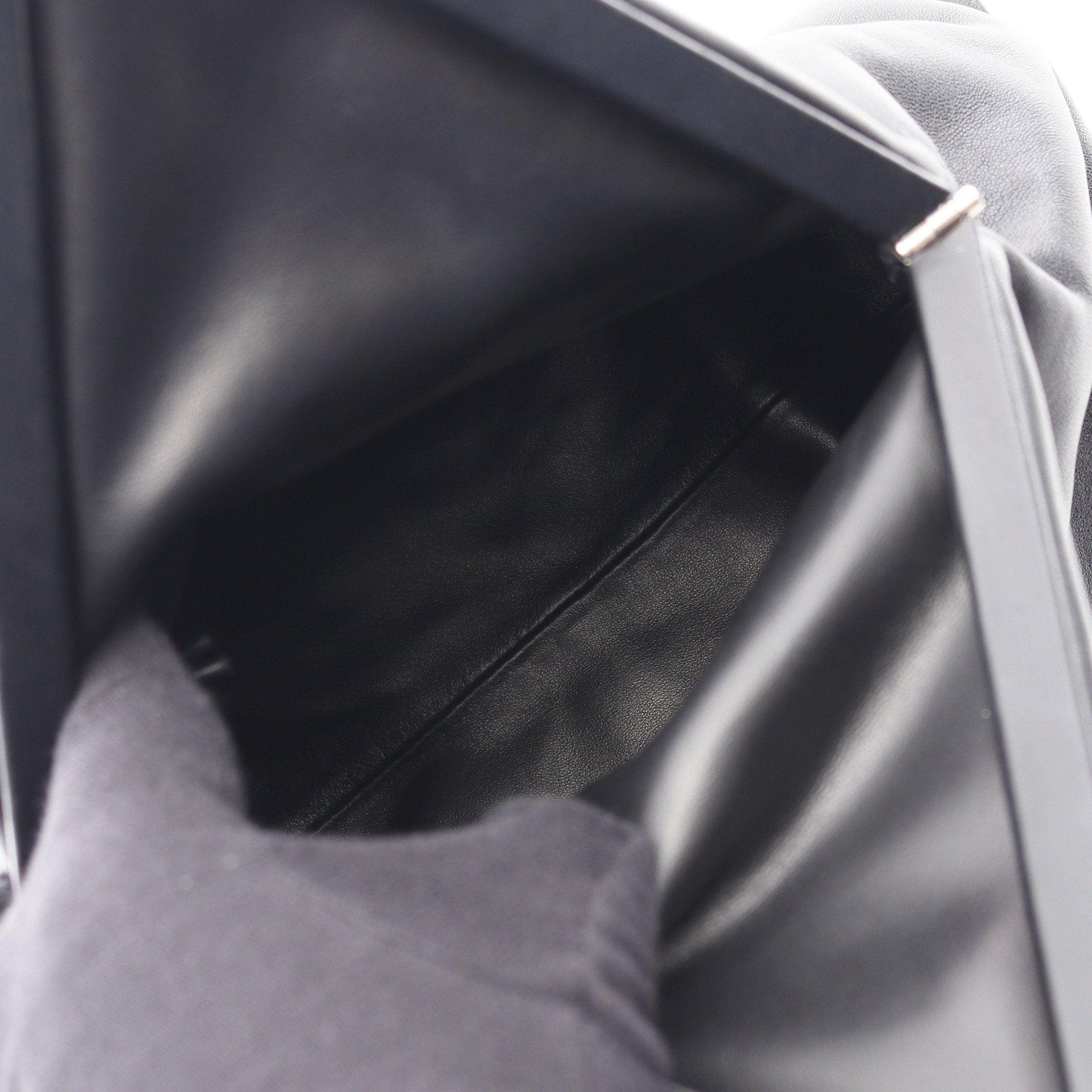 トライアングルフラップ クラッチバッグ レザー ブラック ボッテガ