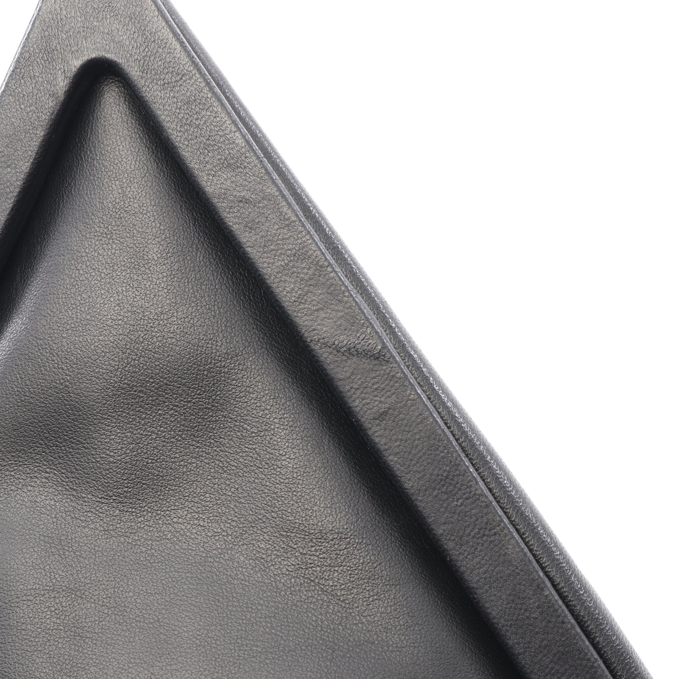 トライアングルフラップ クラッチバッグ レザー ブラック ボッテガ