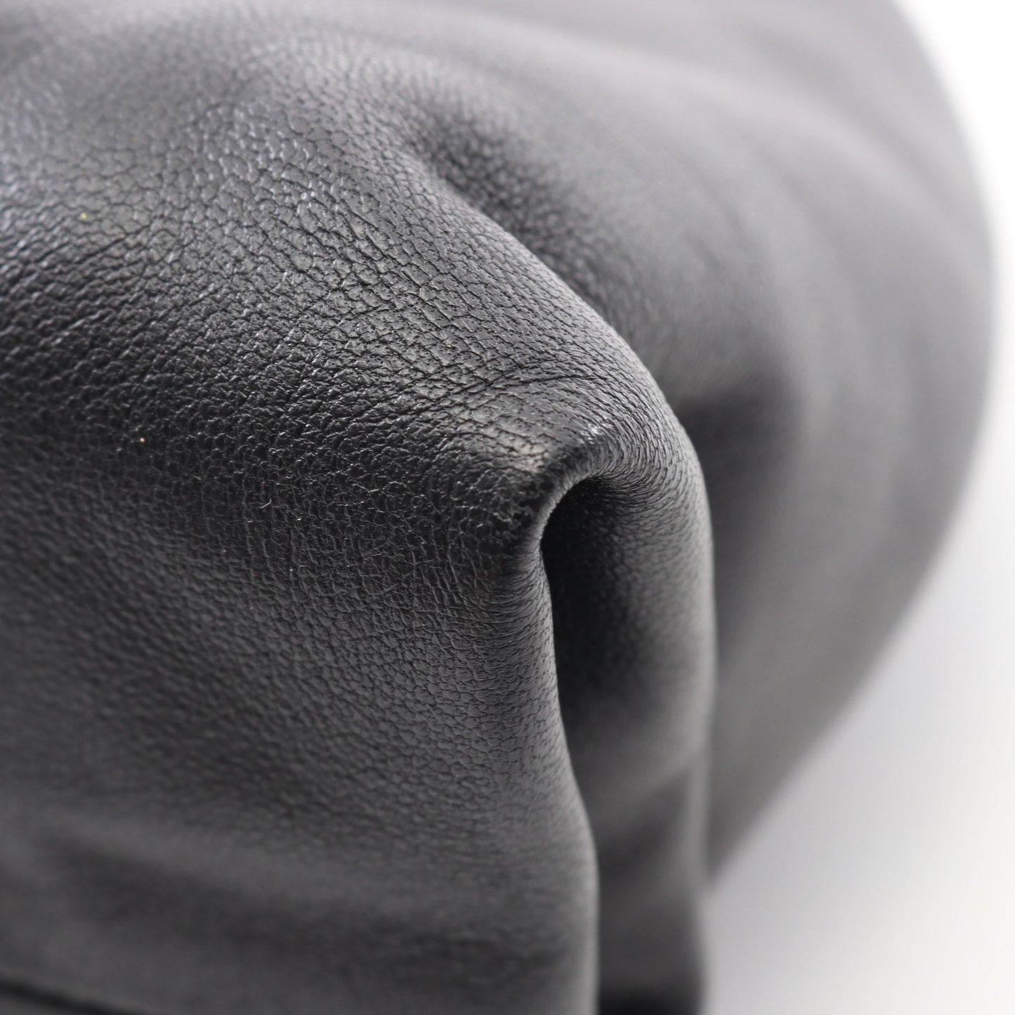 トライアングルフラップ クラッチバッグ レザー ブラック ボッテガヴェネタ バッグ BOTTEGA VENETA