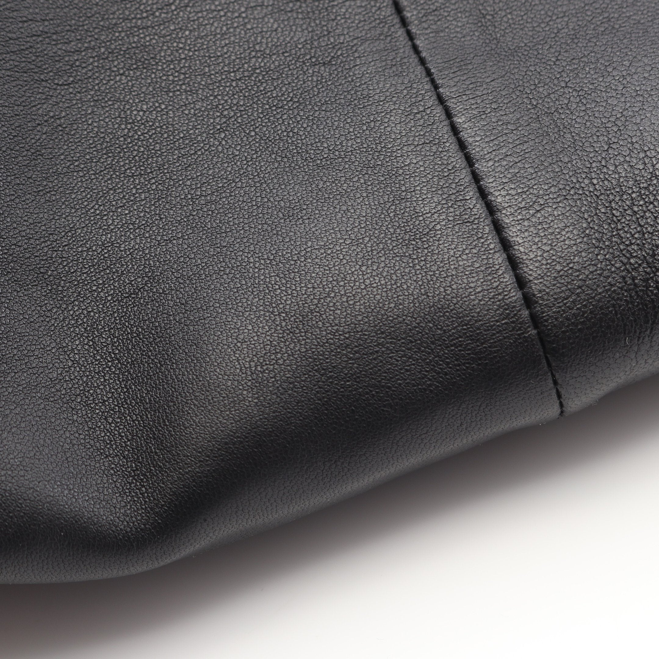 トライアングルフラップ クラッチバッグ レザー ブラック ボッテガ