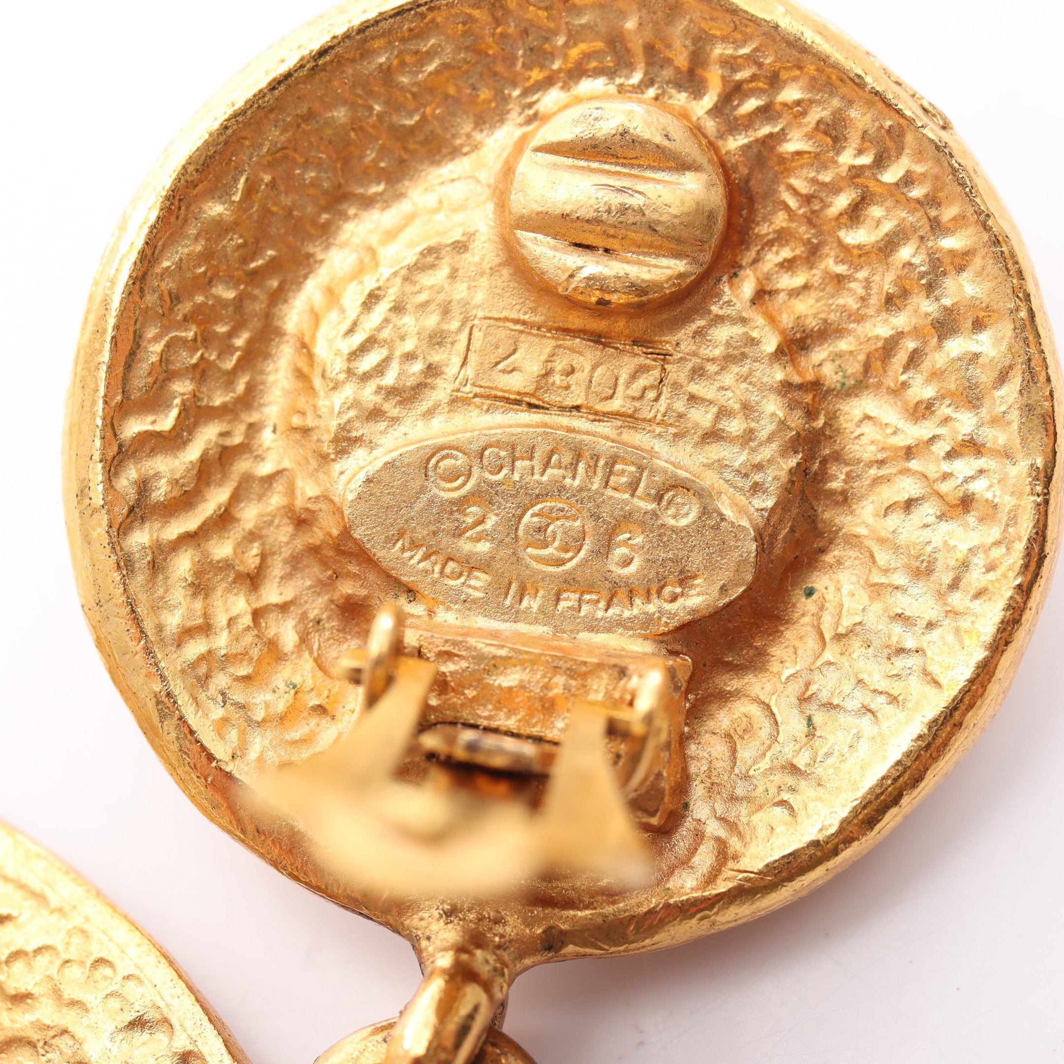 CHANEL シャネル イヤリング フェイクパール×ロゴ ゴールド系 ヴィンテージ CHANEL(シャネル) ココマーク フェイク パール