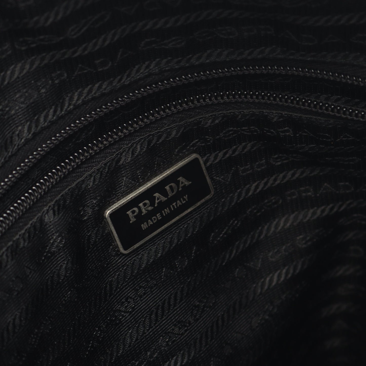 ショルダーバッグ ナイロン サフィアーノレザー ブラック 三角プレート プラダ バッグ PRADA