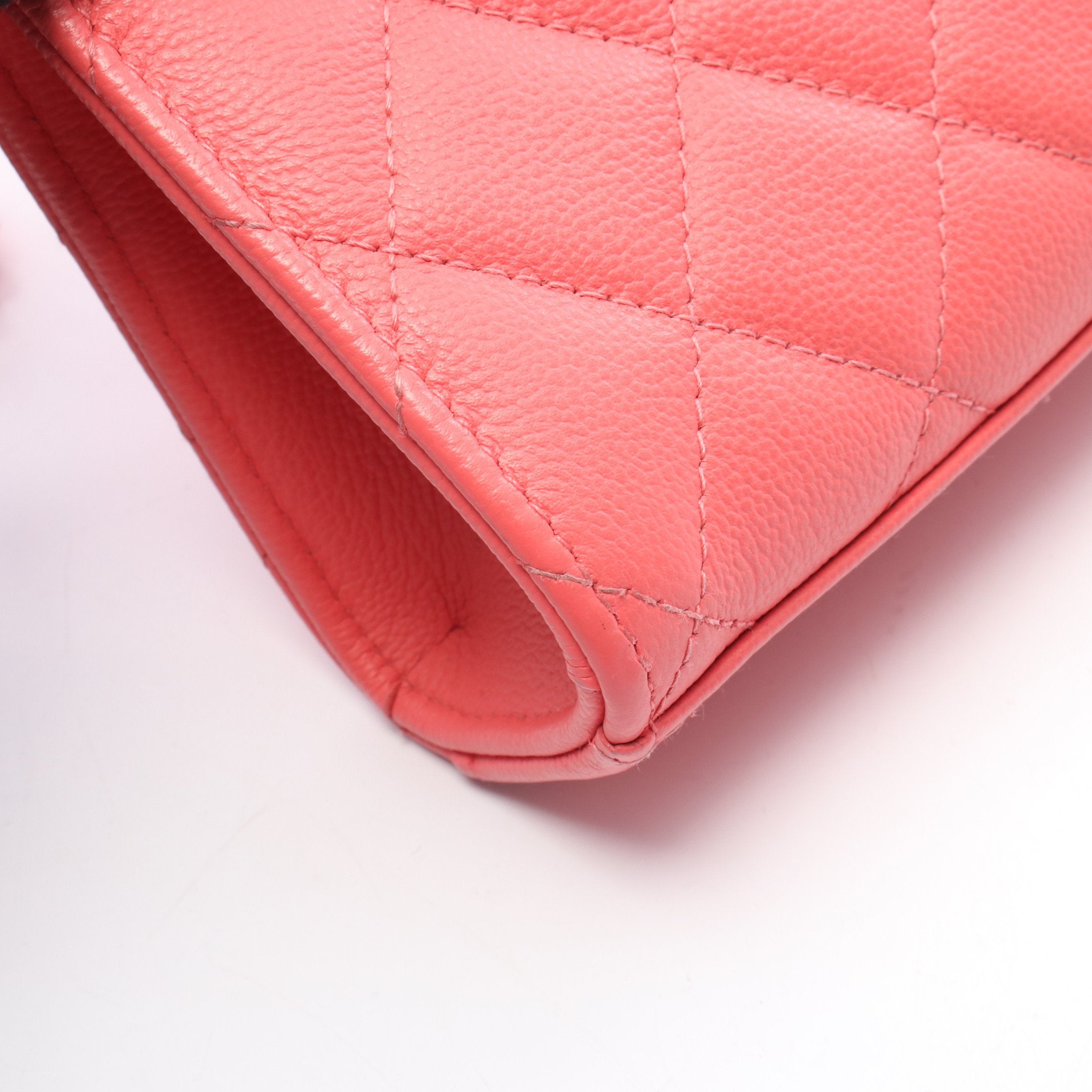 CHANEL シャネル マトラッセ フォンホルダー チェーン ゴールド金具 ピンク キャビアスキン ショルダーバッグ レディース 【中古】 12602K338 CHANEL シャネル マトラッセ フォンホルダー チェーン ゴールド金具