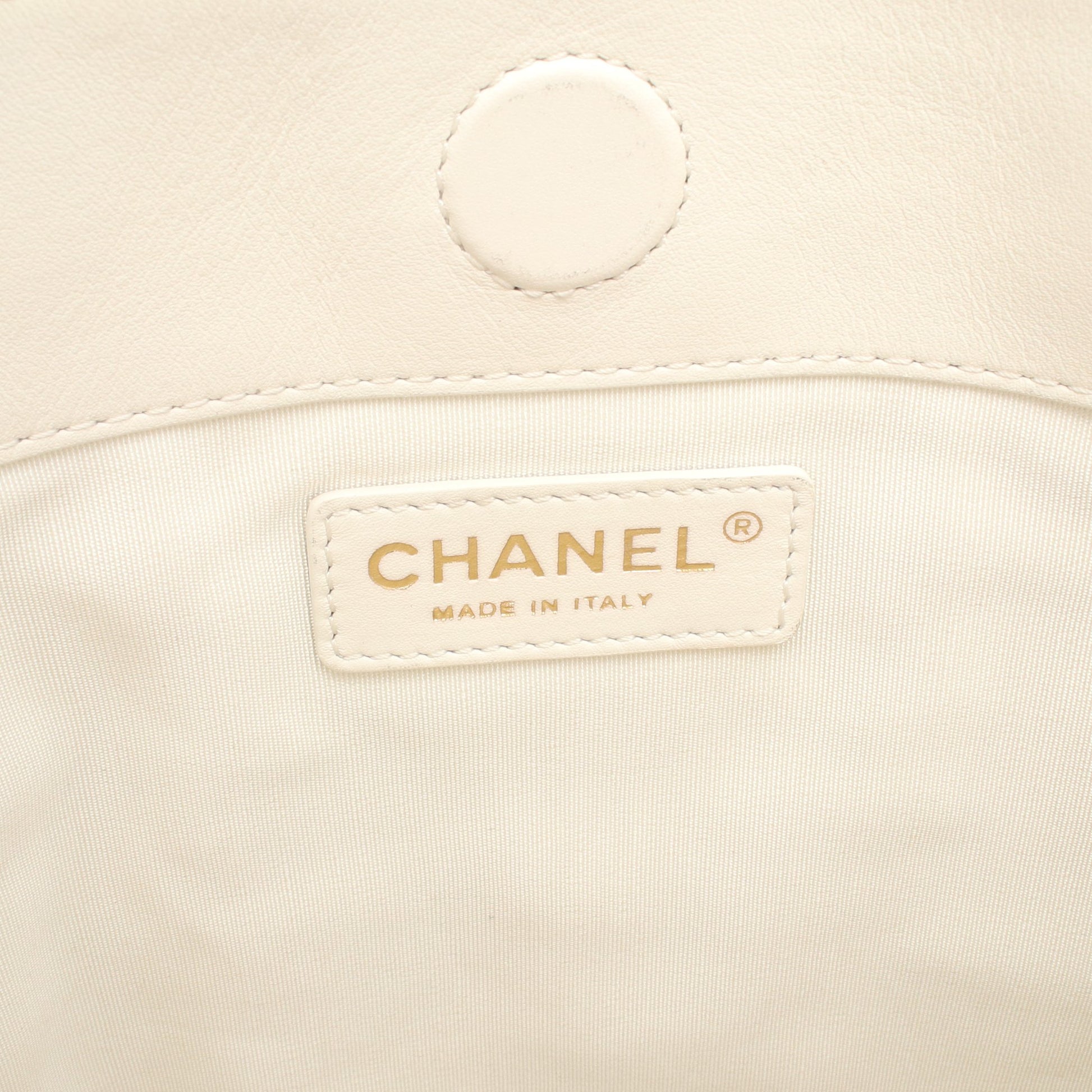 マトラッセ チェーンショルダーバッグ レザー オフホワイト ゴールド金具 シャネル バッグ CHANEL