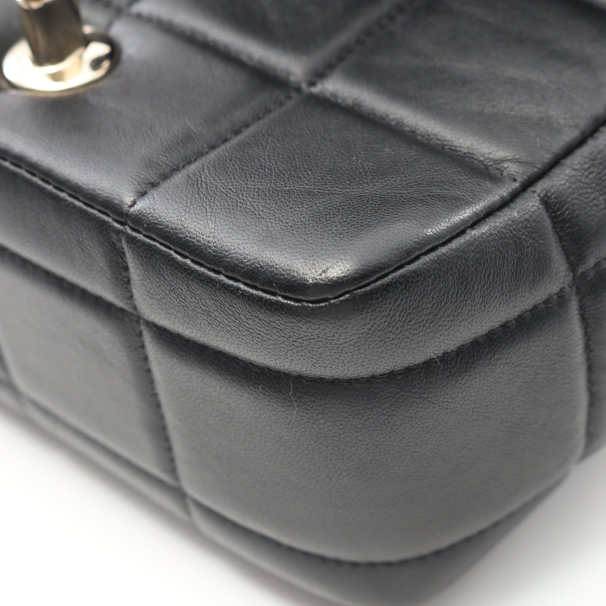 チョコバー ミニフラップ チェーンショルダーバッグ ラムスキン ブラック ゴールド金具 シャネル バッグ CHANEL