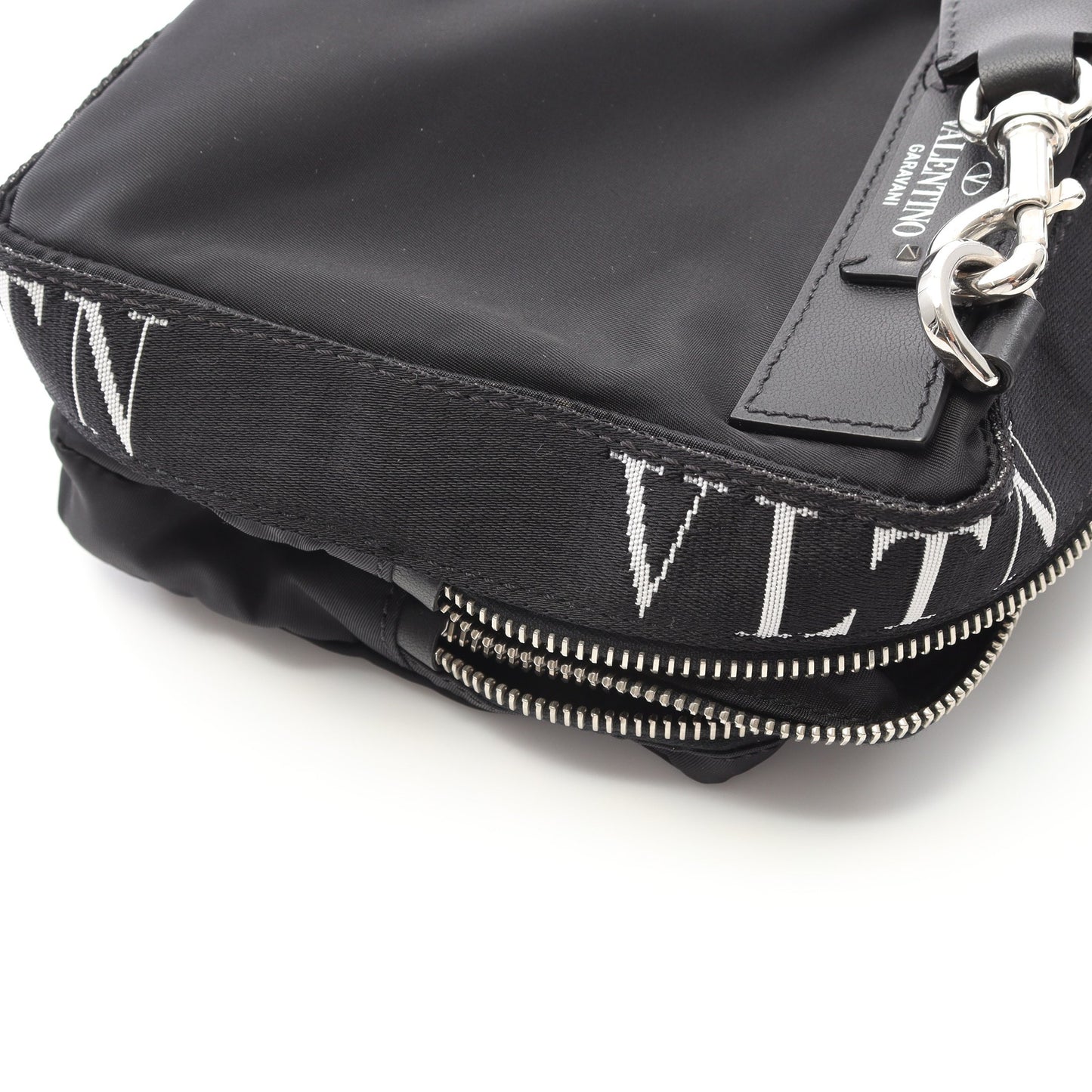 ショルダーバッグ ナイロン ブラック ヴァレンティノ バッグ VALENTINO