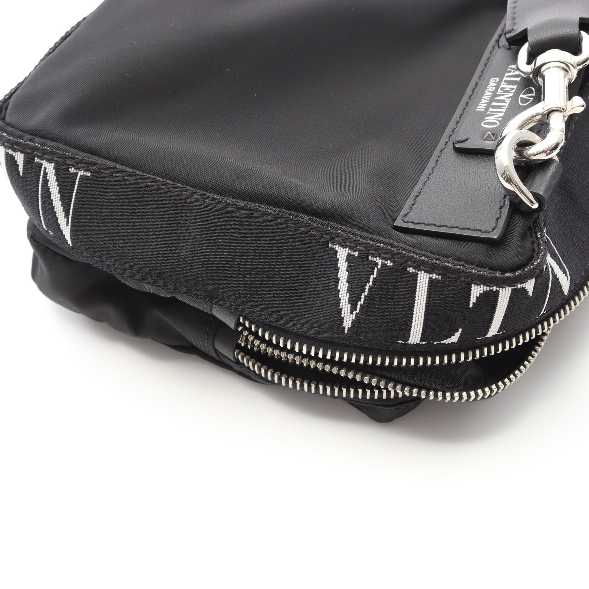 ショルダーバッグ ナイロン ブラック ヴァレンティノ バッグ VALENTINO