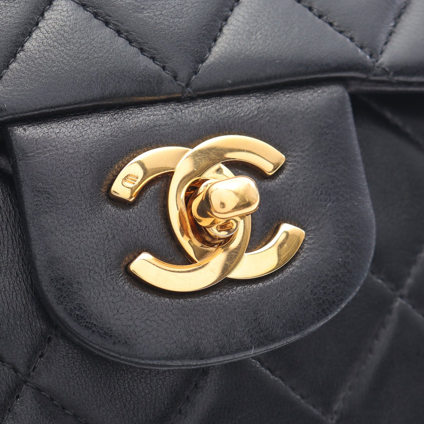マトラッセ Wフラップ Wチェーンショルダーバッグ ラムスキン ブラック ゴールド金具 シャネル バッグ CHANEL