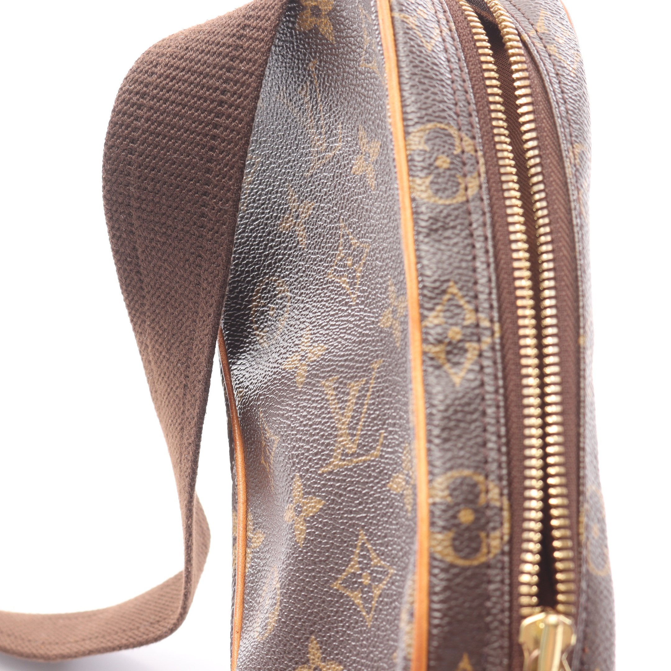 ポシェットガンジュ モノグラム ボディバッグ PVC レザー ブラウン