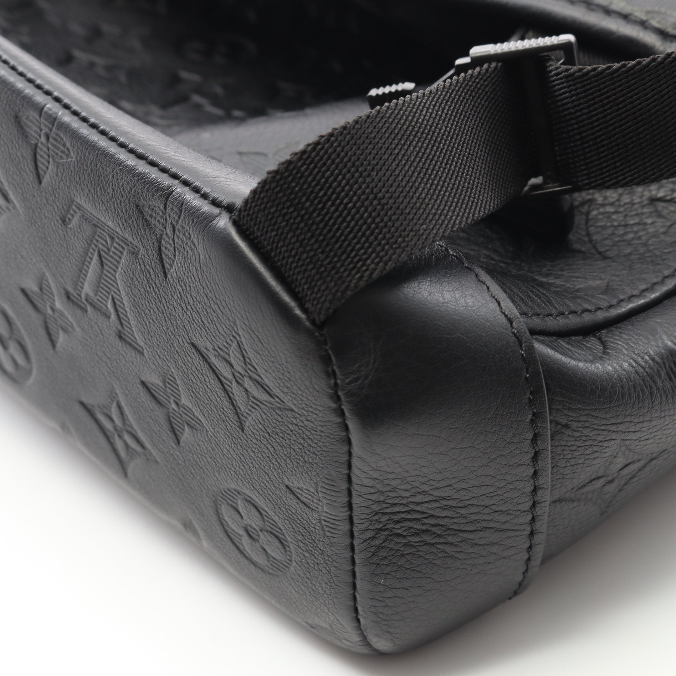 メッセンジャー ヴォワヤージュPM モノグラムシャドウ ショルダー