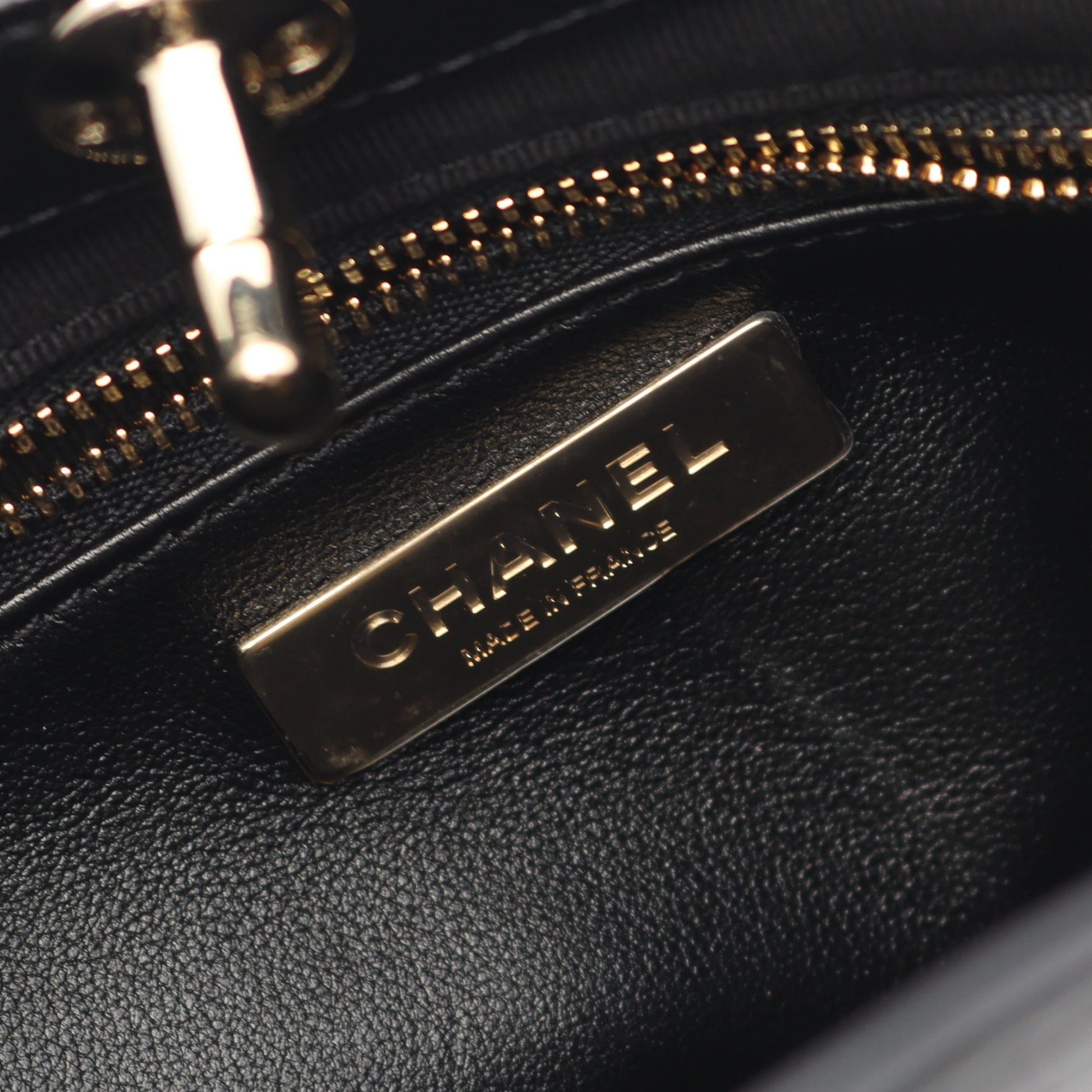 シャネル31 ショルダーバッグ エナメルレザー ピンクパープル ブラック ゴールド金具 シャネル バッグ CHANEL