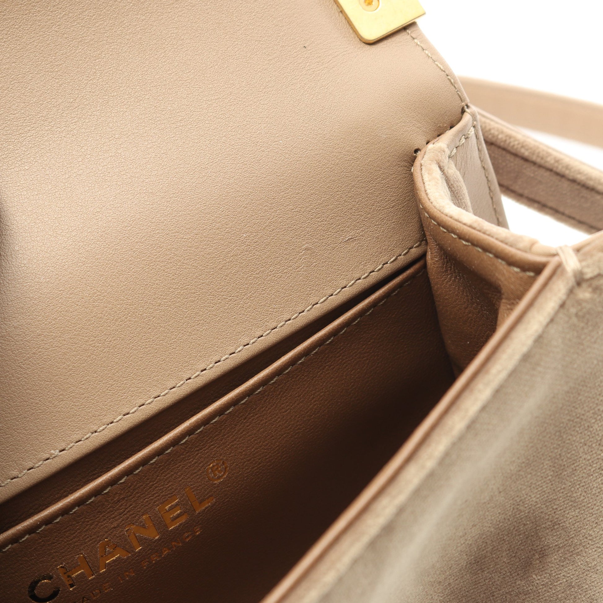 ボーイシャネル スモール チェーンショルダーバッグ ベロア ベージュ ゴールド金具 シャネル バッグ CHANEL