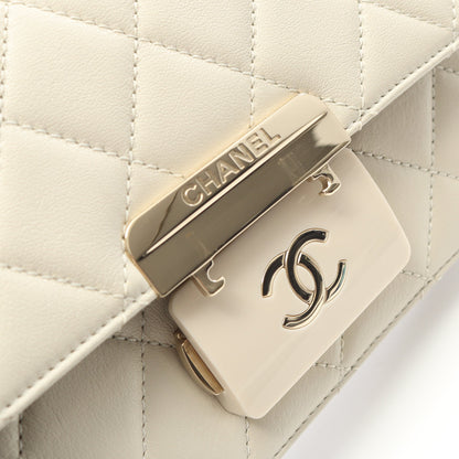 ココマーク チェーンショルダーバッグ ラムスキン オフホワイト ゴールド金具 シャネル バッグ CHANEL