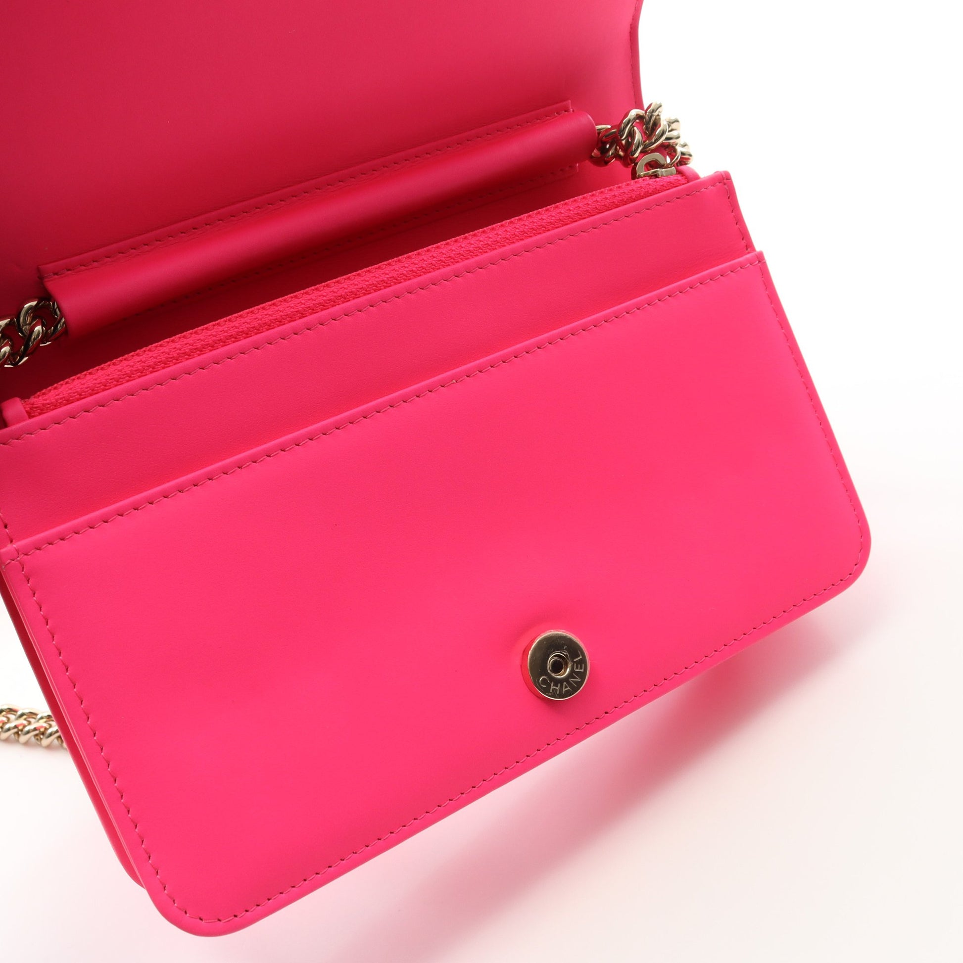 ボーイシャネル Vステッチ チェーンウォレット エナメルレザー ピンク  