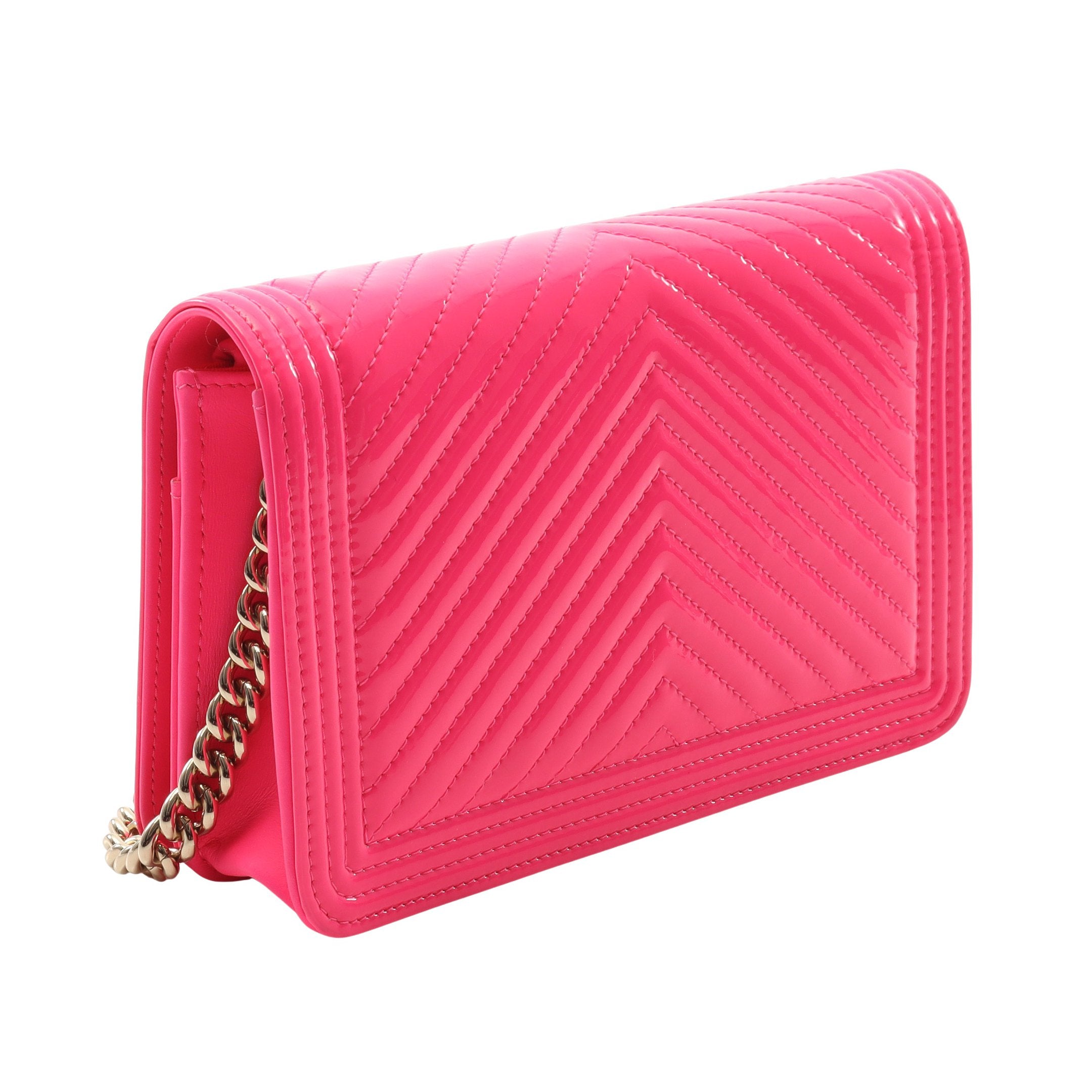 CHANEL ボーイシャネル 長財布 エナメル ピンク ボーイシャネル Vステッチ チェーンウォレット エナメルレザー