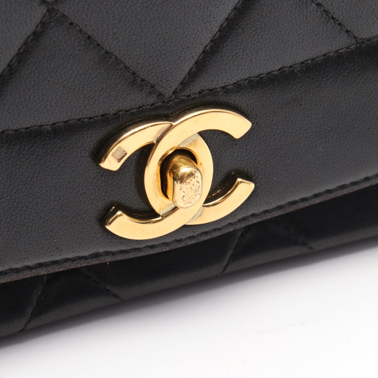 マトラッセ ダイアナフラップ チェーンショルダーバッグ ラムスキン ブラック ゴールド金具 シャネル バッグ CHANEL