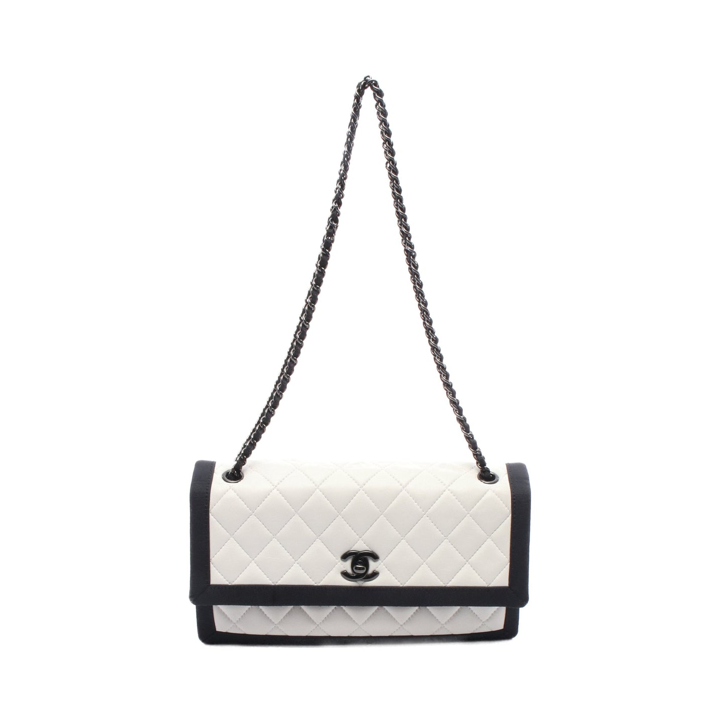 マトラッセ チェーンショルダーバッグ ラムスキン キャンバス ホワイト ブラック ブラック金具 シャネル バッグ CHANEL