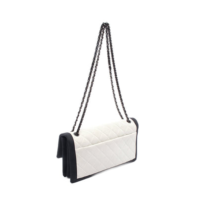 マトラッセ チェーンショルダーバッグ ラムスキン キャンバス ホワイト ブラック ブラック金具 シャネル バッグ CHANEL