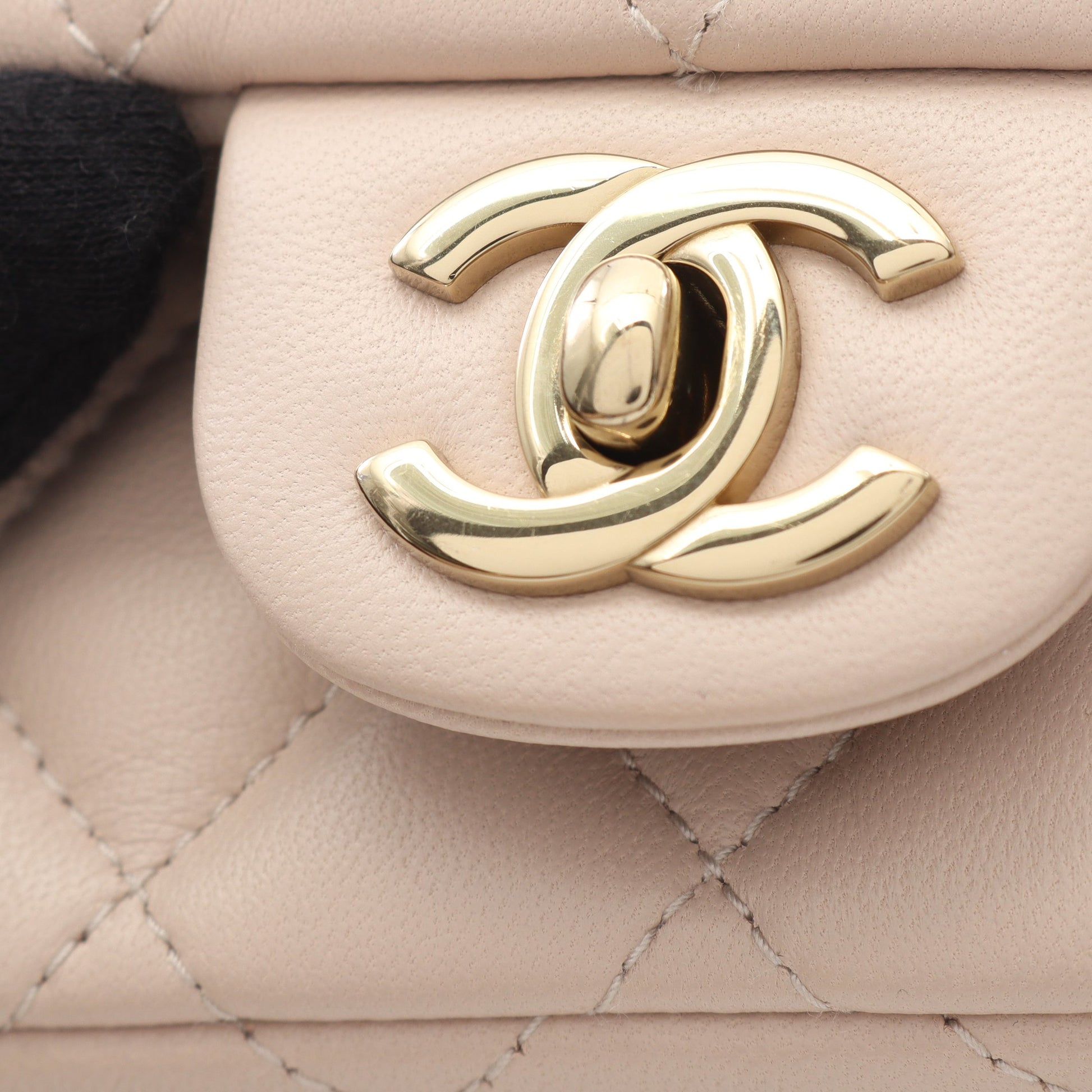 マトラッセ ミニ チェーンショルダーバッグ ラムスキン ピンクベージュ ゴールド金具 シャネル バッグ CHANEL