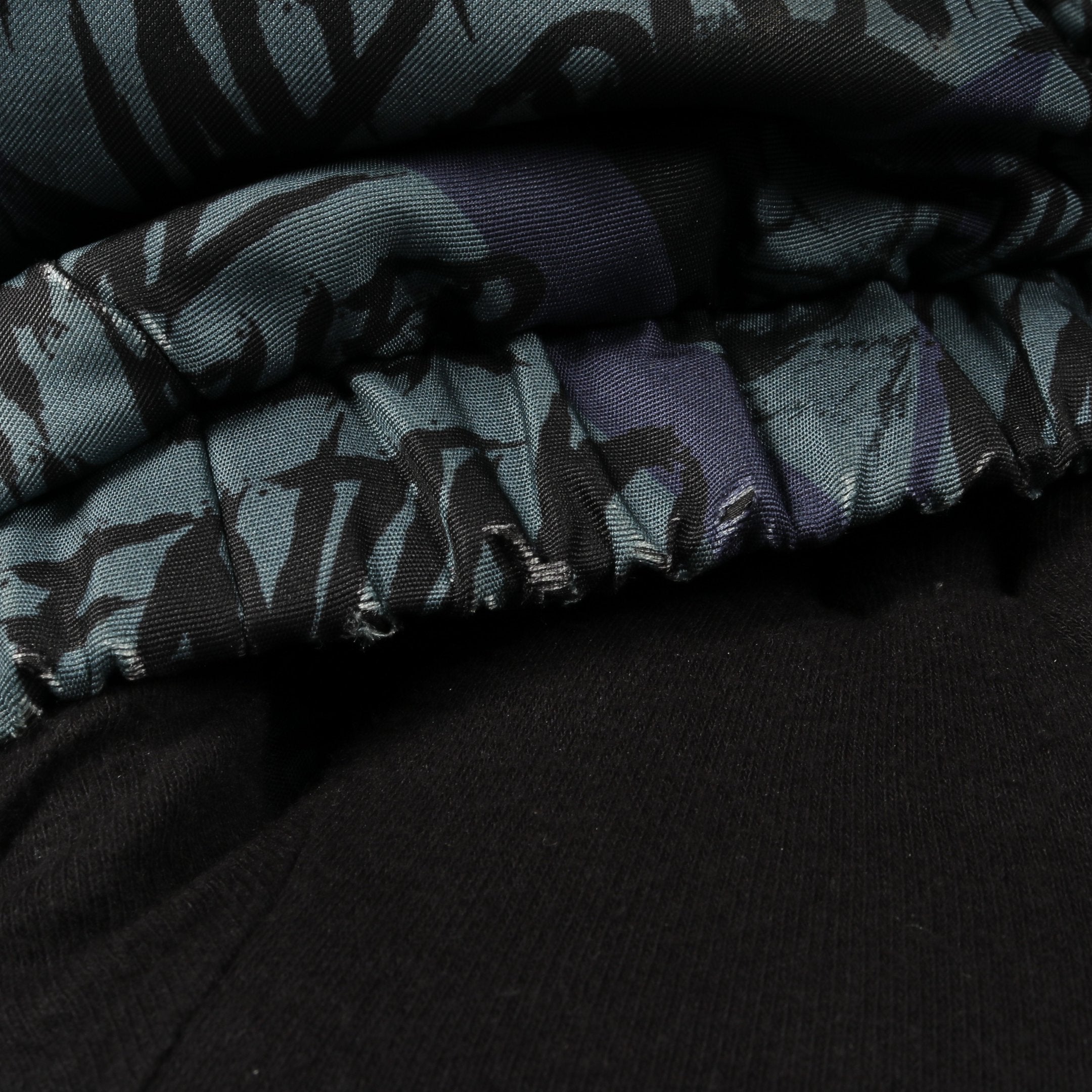 VALENTINO × UNDERCOVER ダウンジャケット 総柄 シルク ブルーグレー