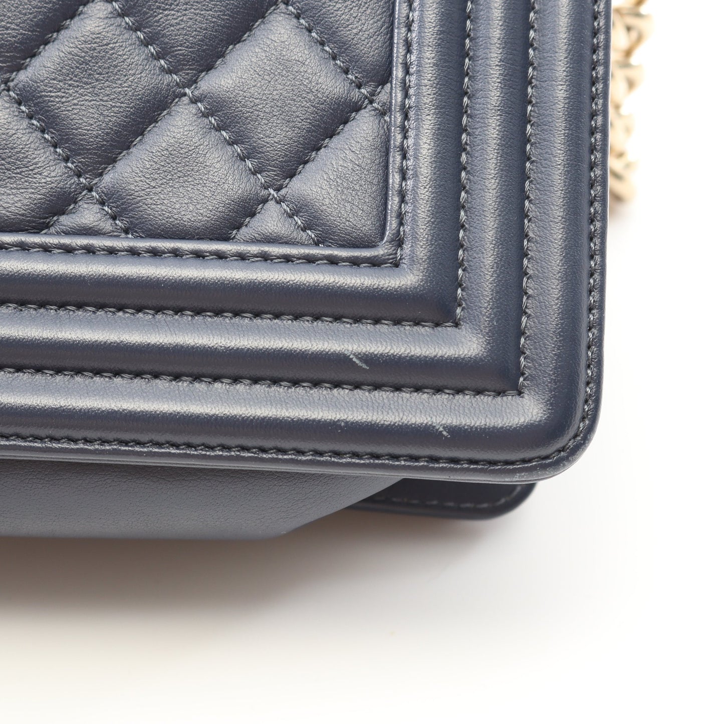 ボーイシャネル スモール チェーンショルダーバッグ ラムスキン ダークネイビー ゴールド金具 シャネル バッグ CHANEL