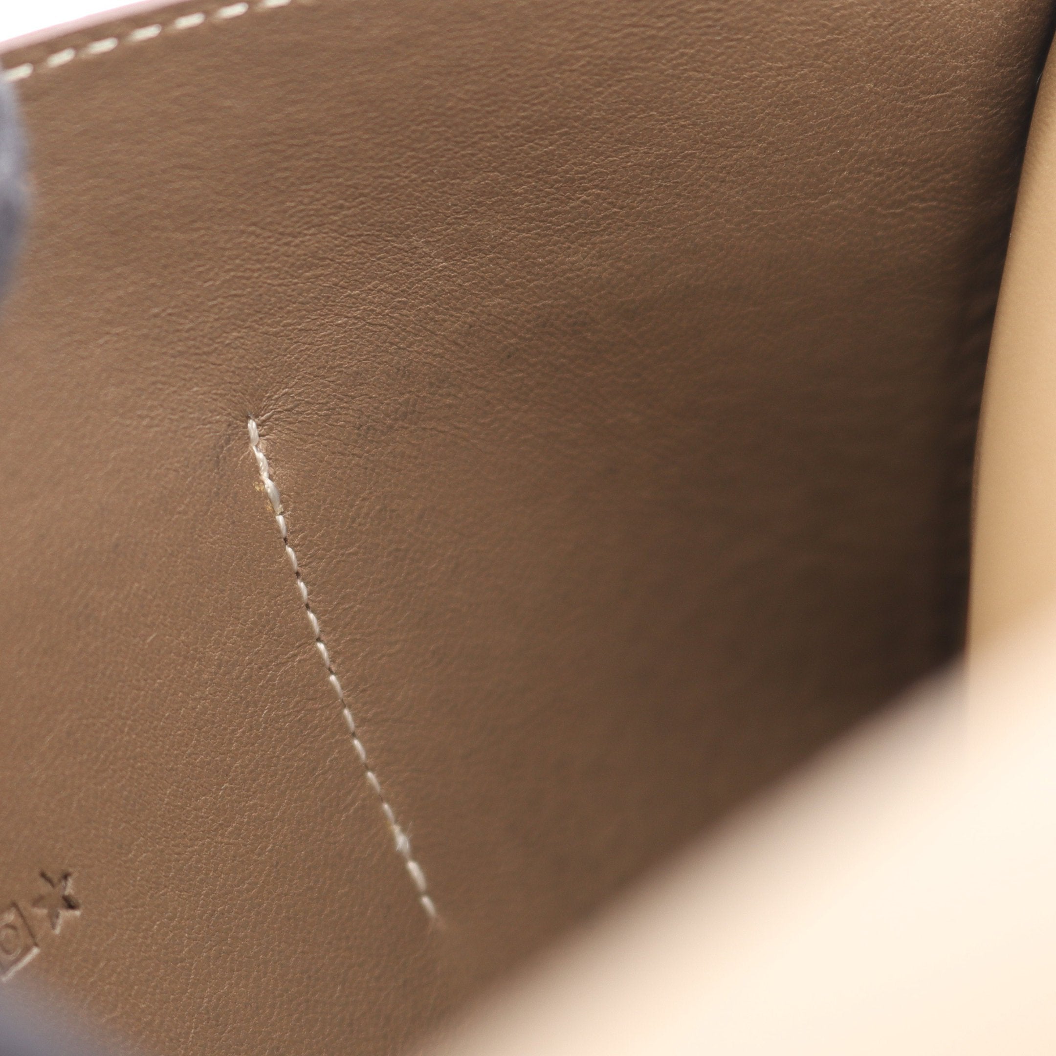 ドゴンGM エトゥープ 二つ折り長財布 トゴ グレーベージュ シルバー