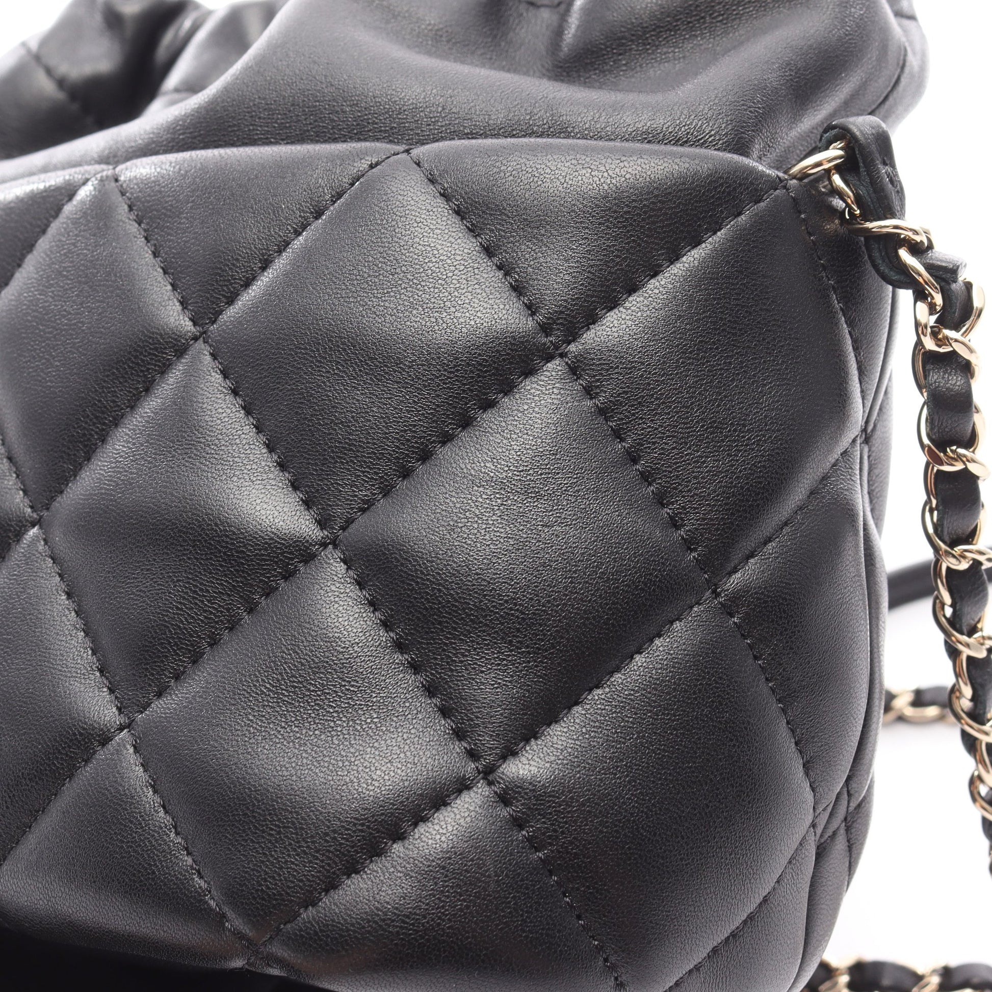 マトラッセ ミニバケット チェーンショルダーバッグ レザー ブラック ゴールド金具 シャネル バッグ CHANEL