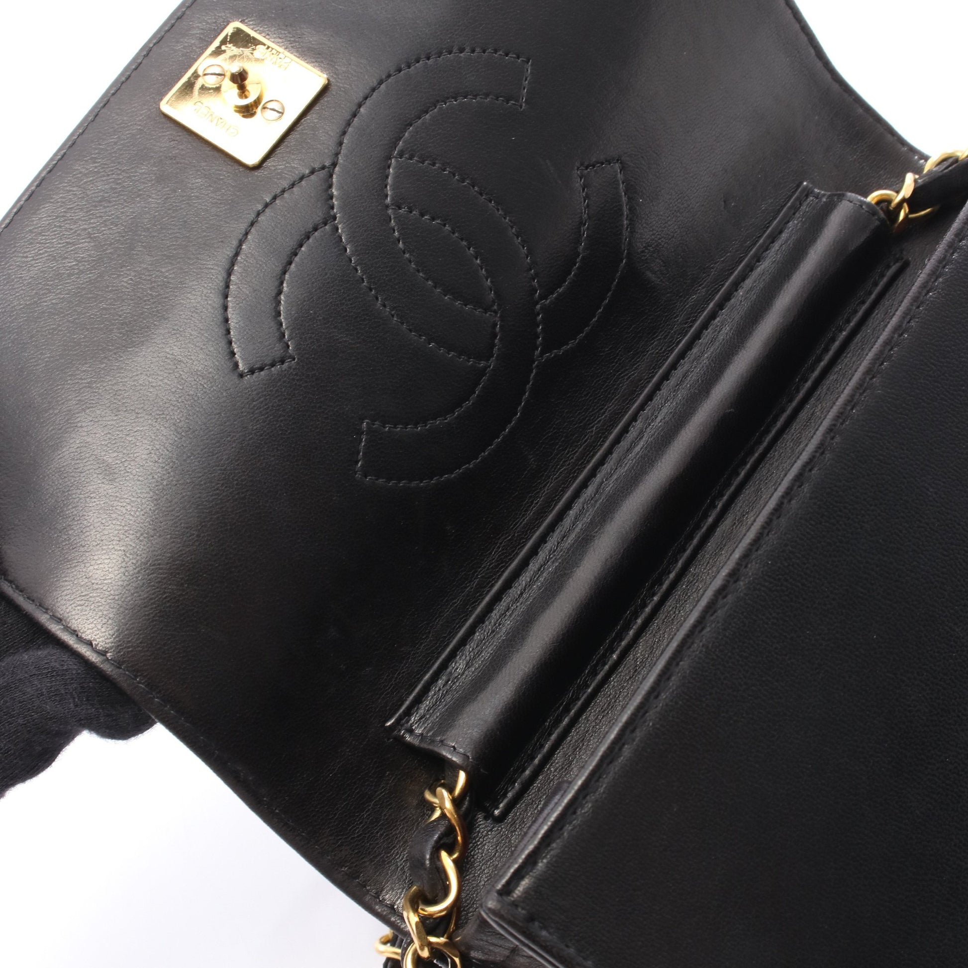 ミニマトラッセ フルフラップ チェーンショルダーバッグ ラムスキン ブラック ゴールド金具 プッシュロック シャネル バッグ CHANEL