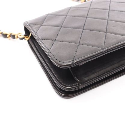 ミニマトラッセ フルフラップ チェーンショルダーバッグ ラムスキン ブラック ゴールド金具 シャネル バッグ CHANEL