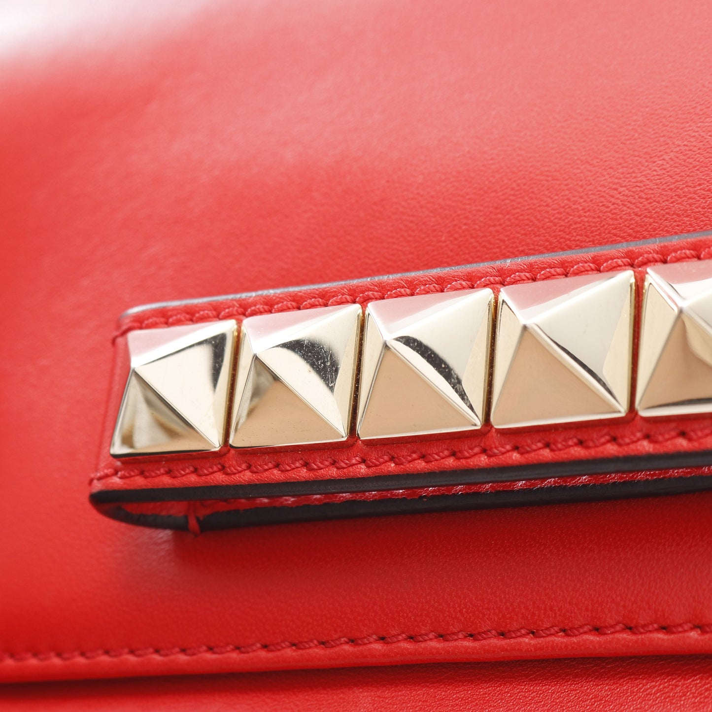 チェーンショルダーバッグ レザー レッド ロックスタッズ ヴァレンティノ バッグ VALENTINO