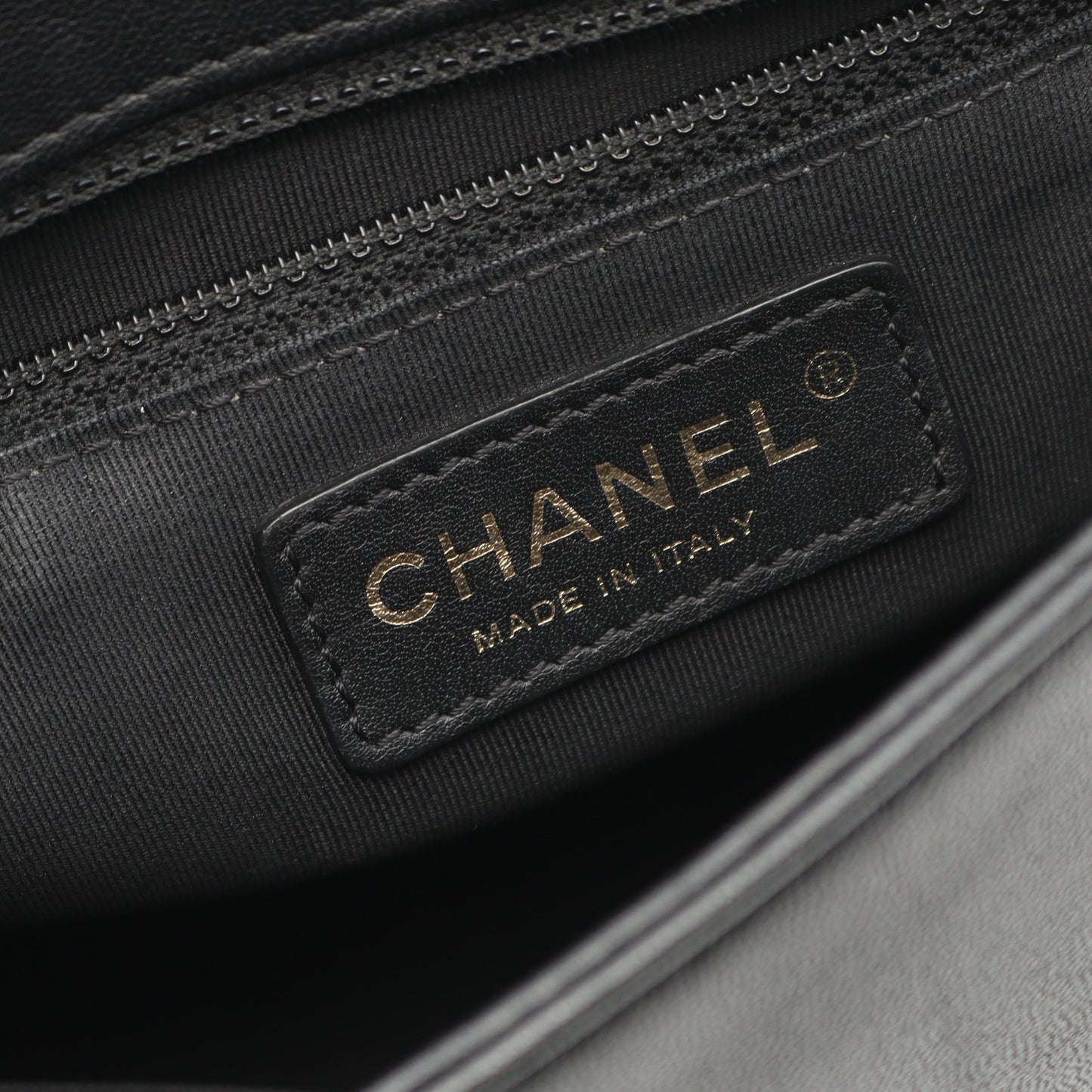 Vステッチ チェーンショルダーバッグ ラムスキン ブラック ゴールド金具 シャネル バッグ CHANEL