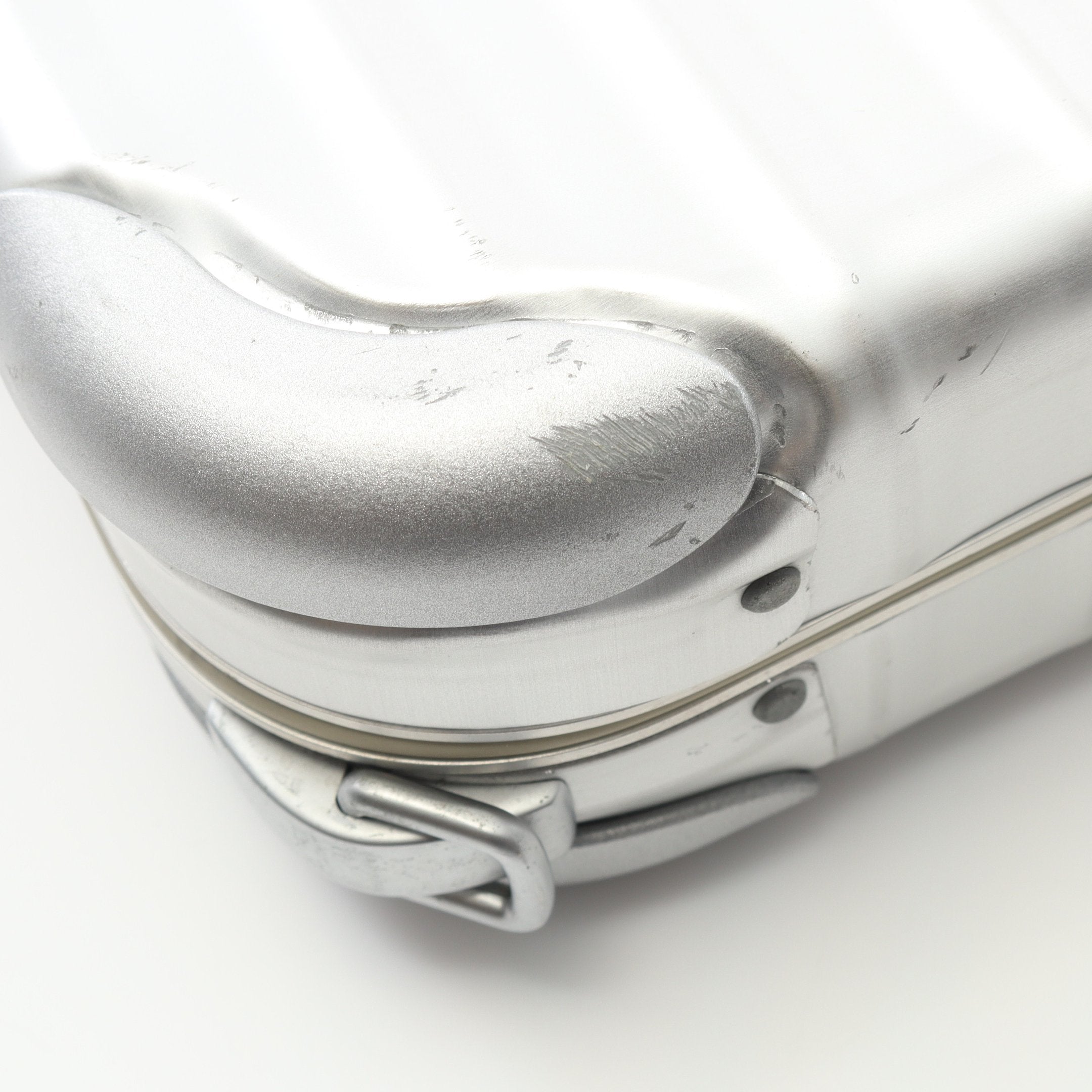 リモワ アタッシュケース アルミ製 シルバードイツ製 中古・古着通販】RIMOWA (リモワ) Lufthansa (ルフトハンザ