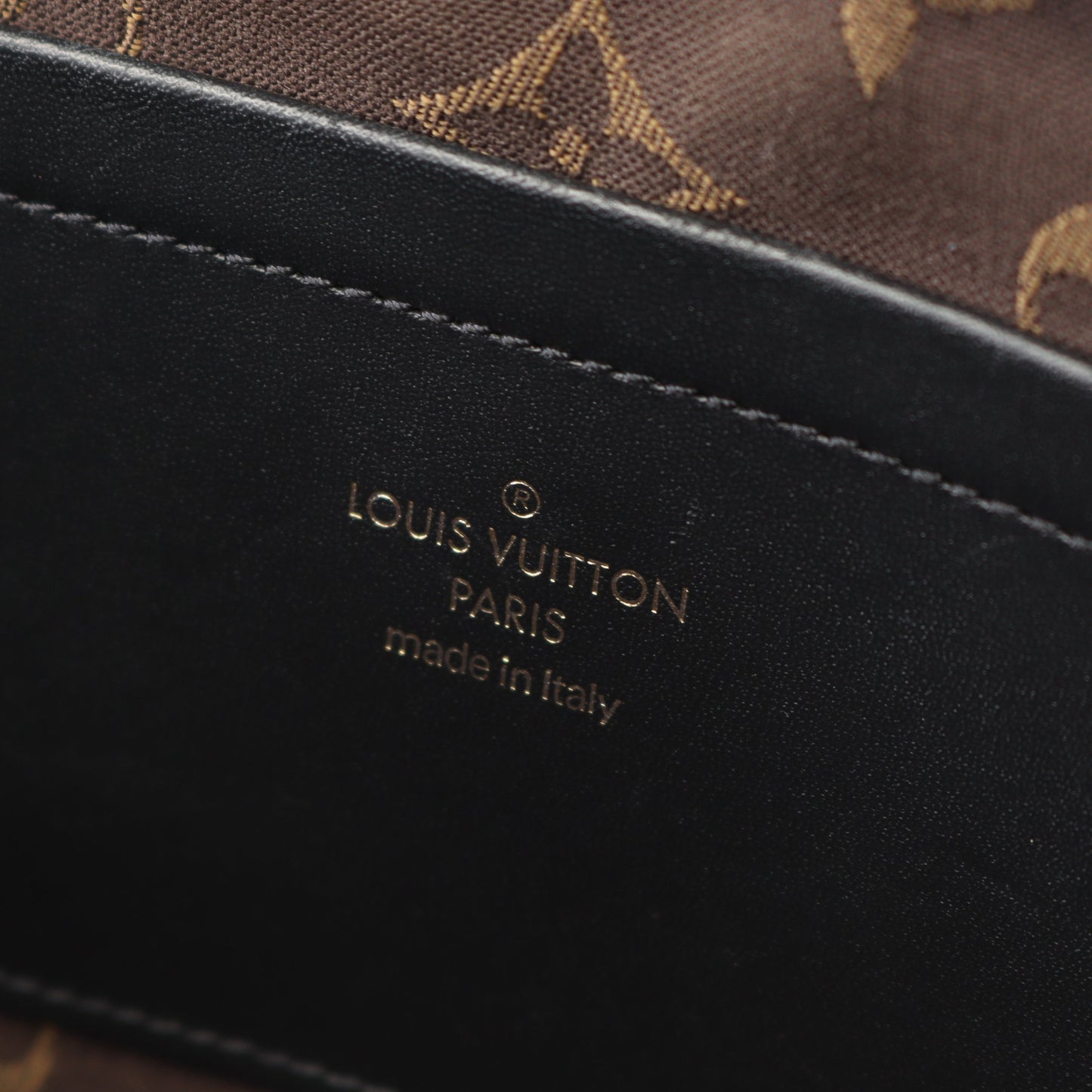 ユーティリティ クロスボディ ショルダーバッグ レザー ブラック ルイヴィトン バッグ LOUIS VUITTON