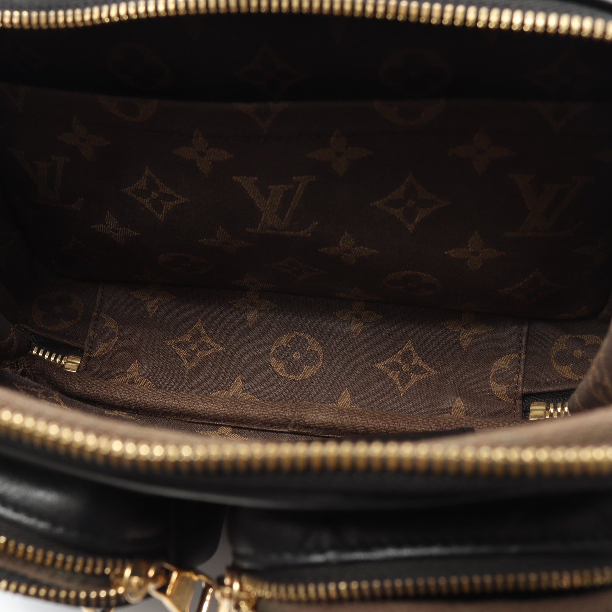 ユーティリティ クロスボディ ショルダーバッグ レザー ブラック ルイヴィトン バッグ LOUIS VUITTON