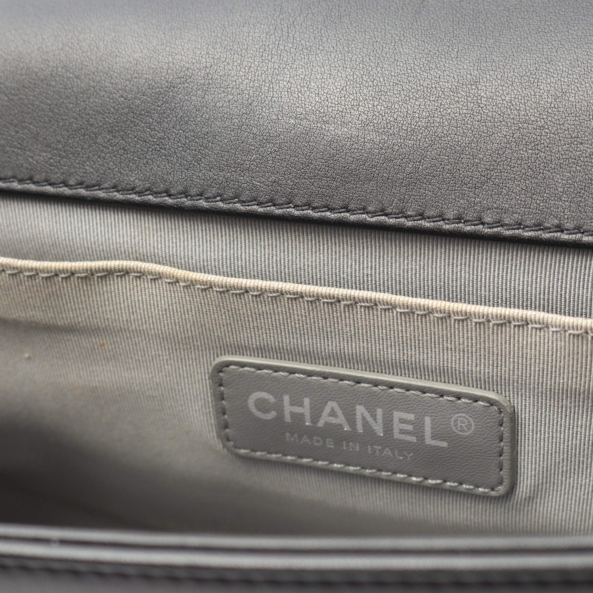 ボーイシャネル シェブロン Vステッチ チェーンショルダーバッグ ラムスキン ブラック シルバー金具 シャネル バッグ CHANEL
