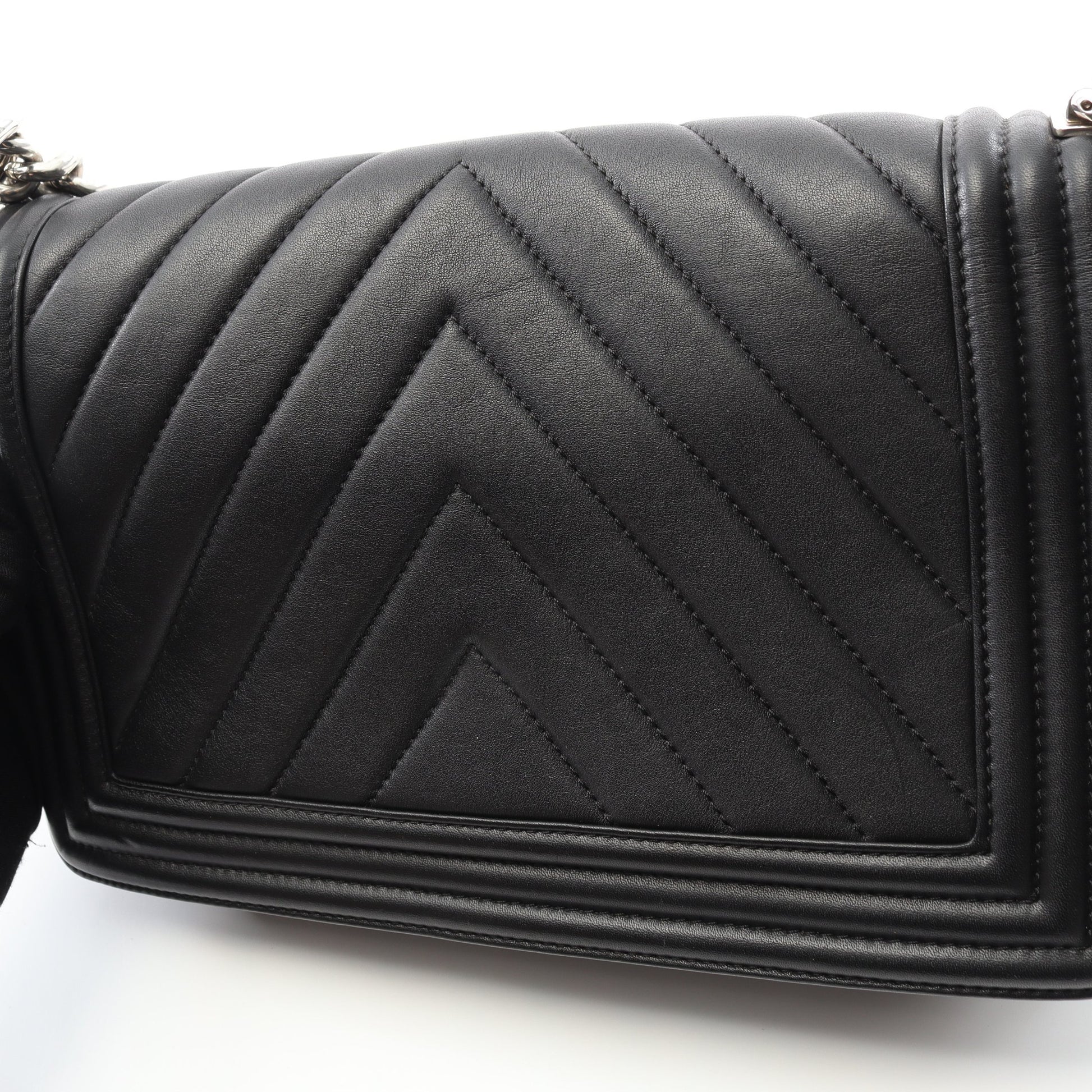 ボーイシャネル シェブロン Vステッチ チェーンショルダーバッグ ラムスキン ブラック シルバー金具 シャネル バッグ CHANEL
