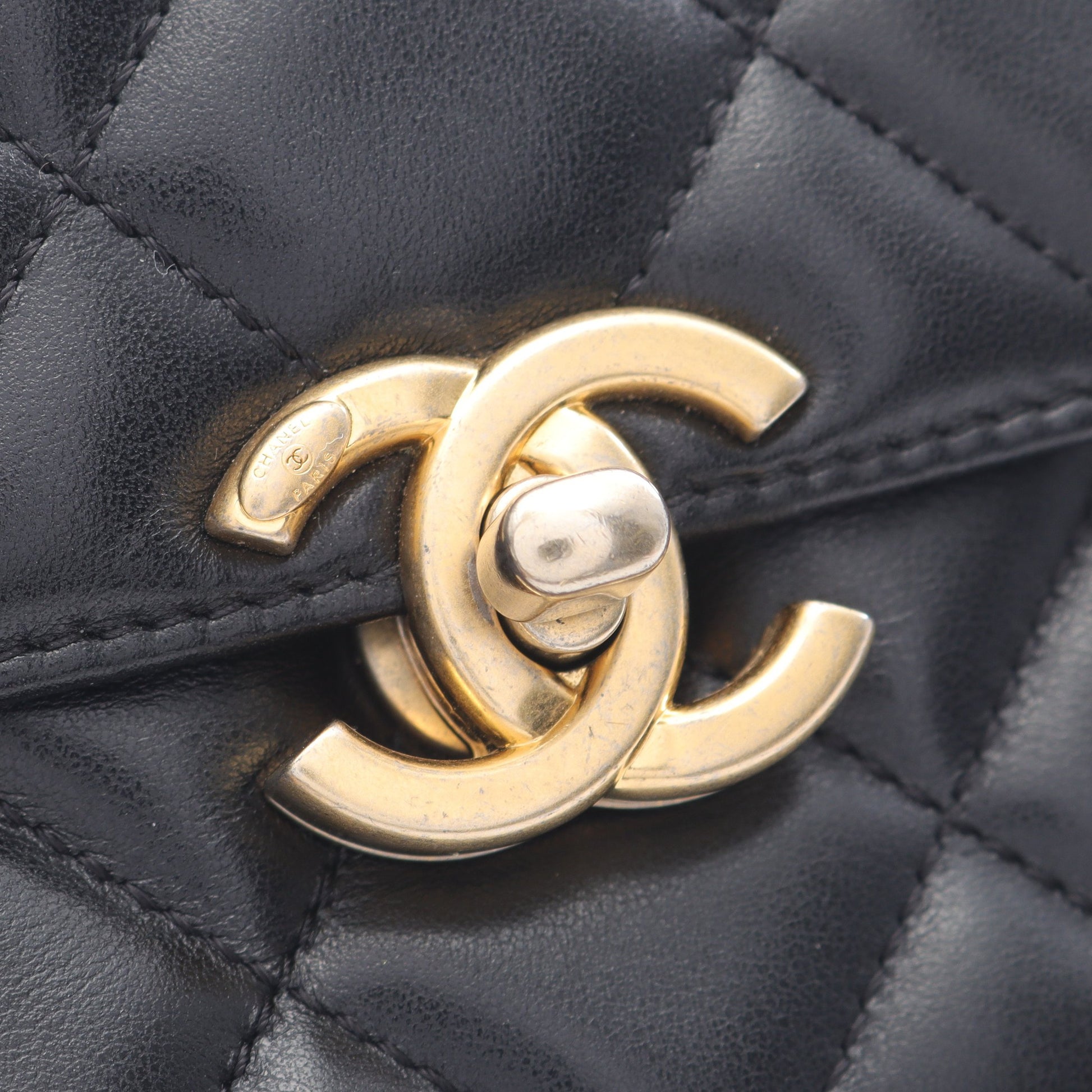 マトラッセ チェーンショルダーバッグ ラムスキン ブラック アンティークゴールド金具 2WAY シャネル バッグ CHANEL