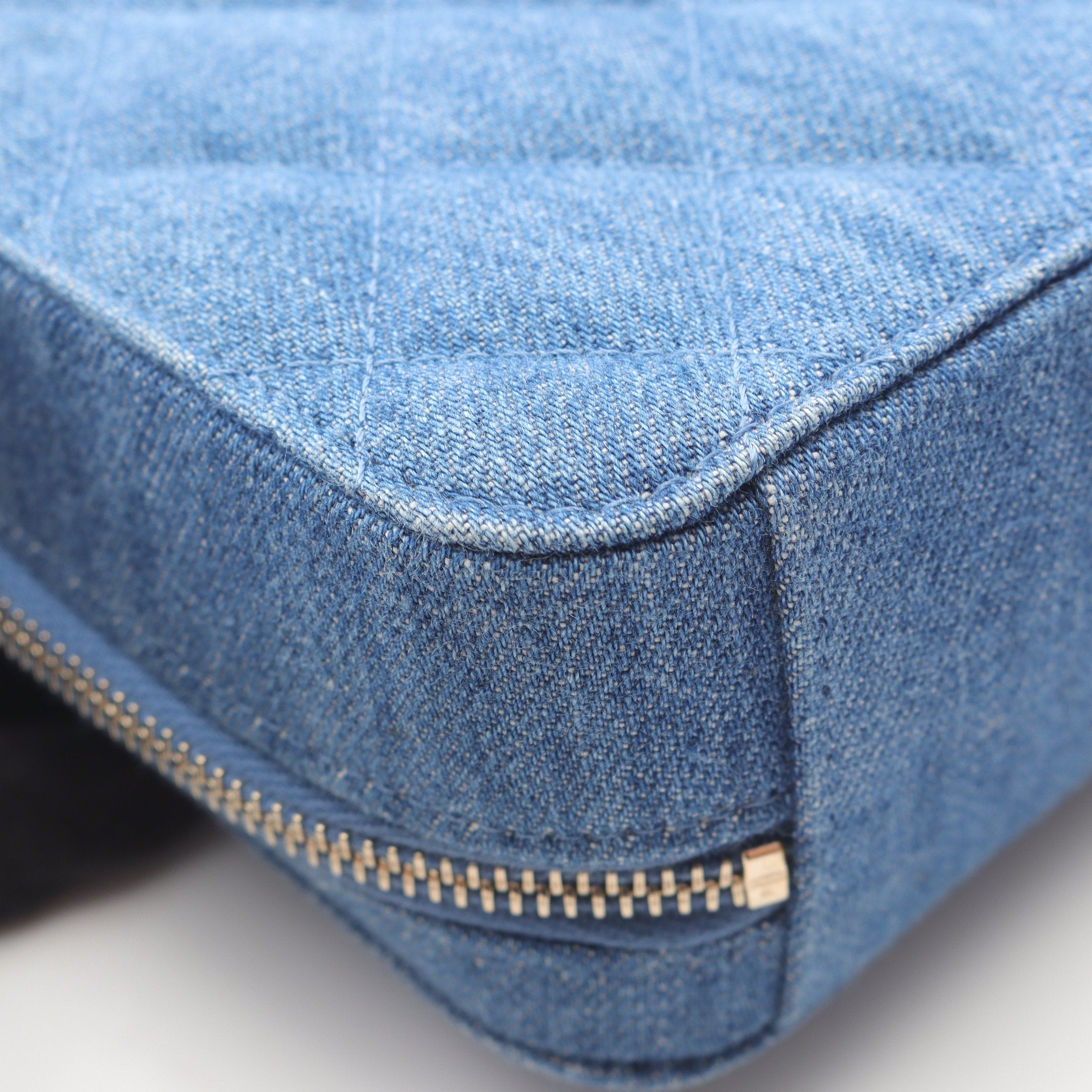 マトラッセ チェーンショルダーバッグ デニム ブルー ゴールド金具