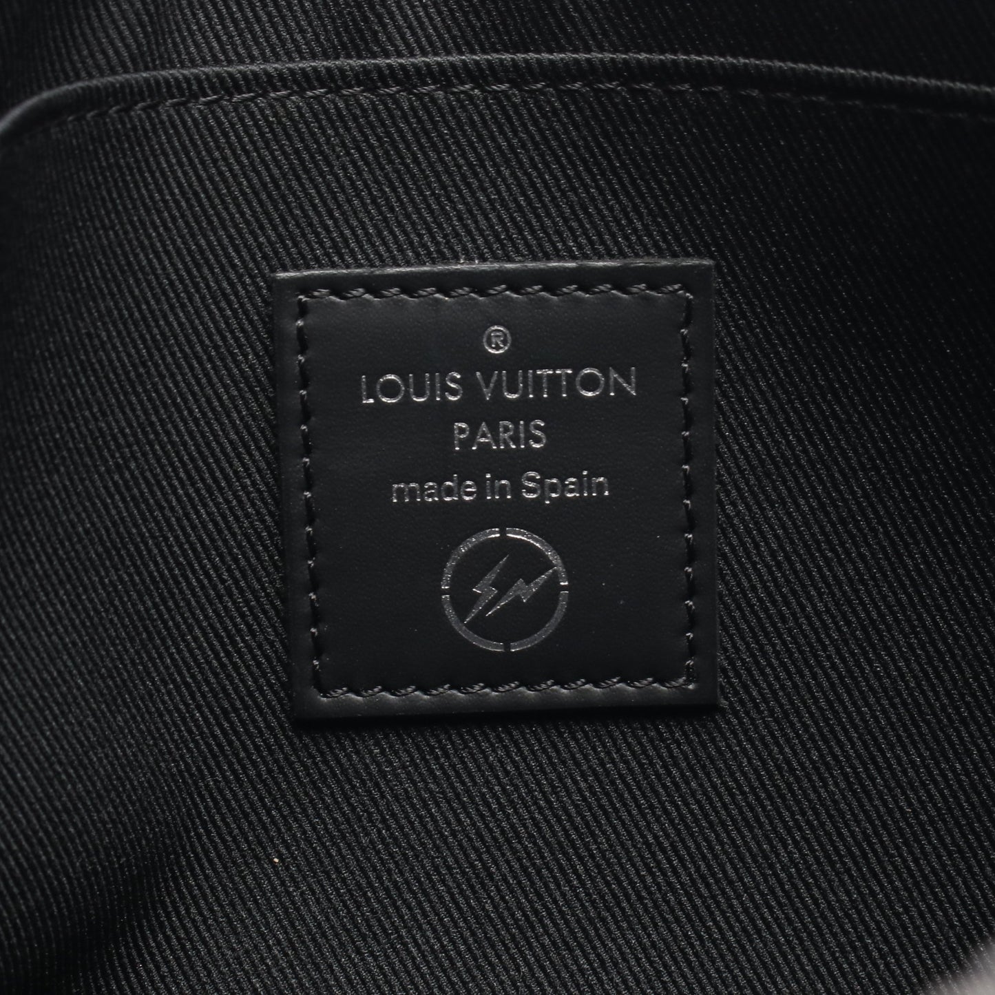 LOUIS VUITTON × fragment design iPadケース モノグラムエクリプス ポーチ PVC ブラック チェーン付き ルイヴィトン 財布・小物 LOUIS VUITTON