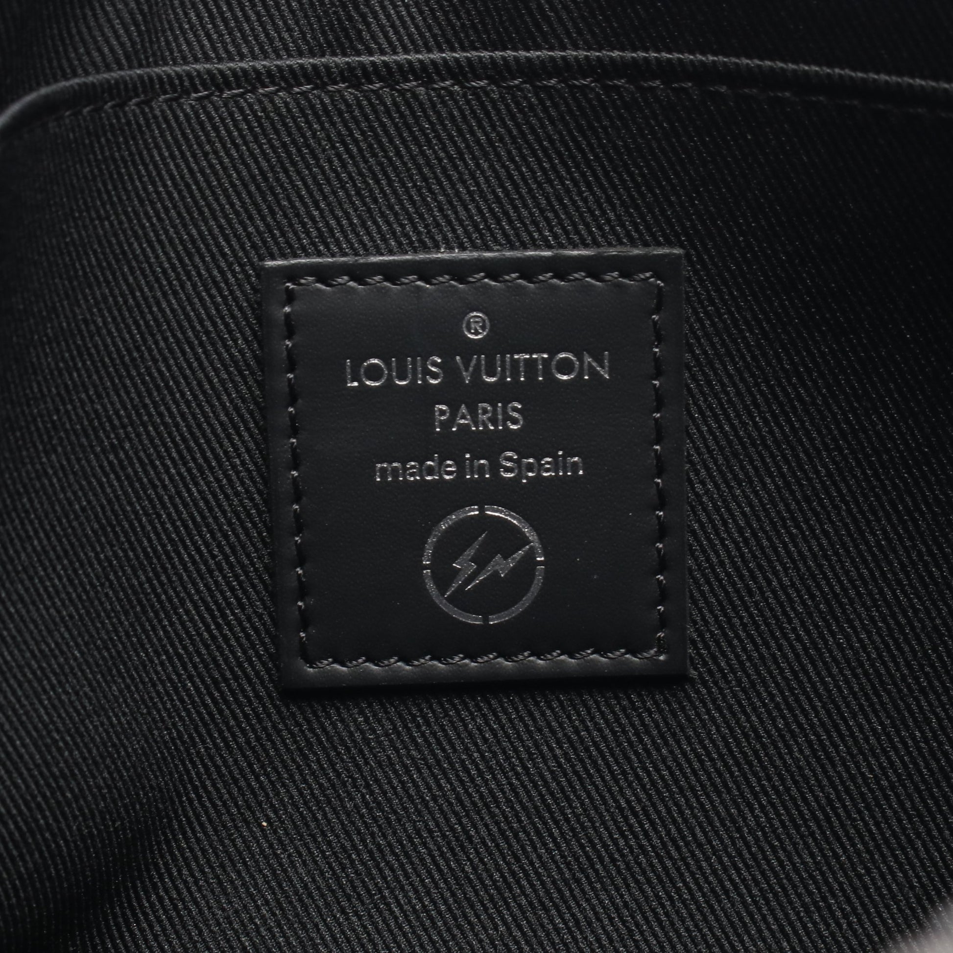 LOUIS VUITTON × fragment design iPadケース モノグラムエクリプス ポーチ PVC ブラック チェーン付き ルイヴィトン 財布・小物 LOUIS VUITTON