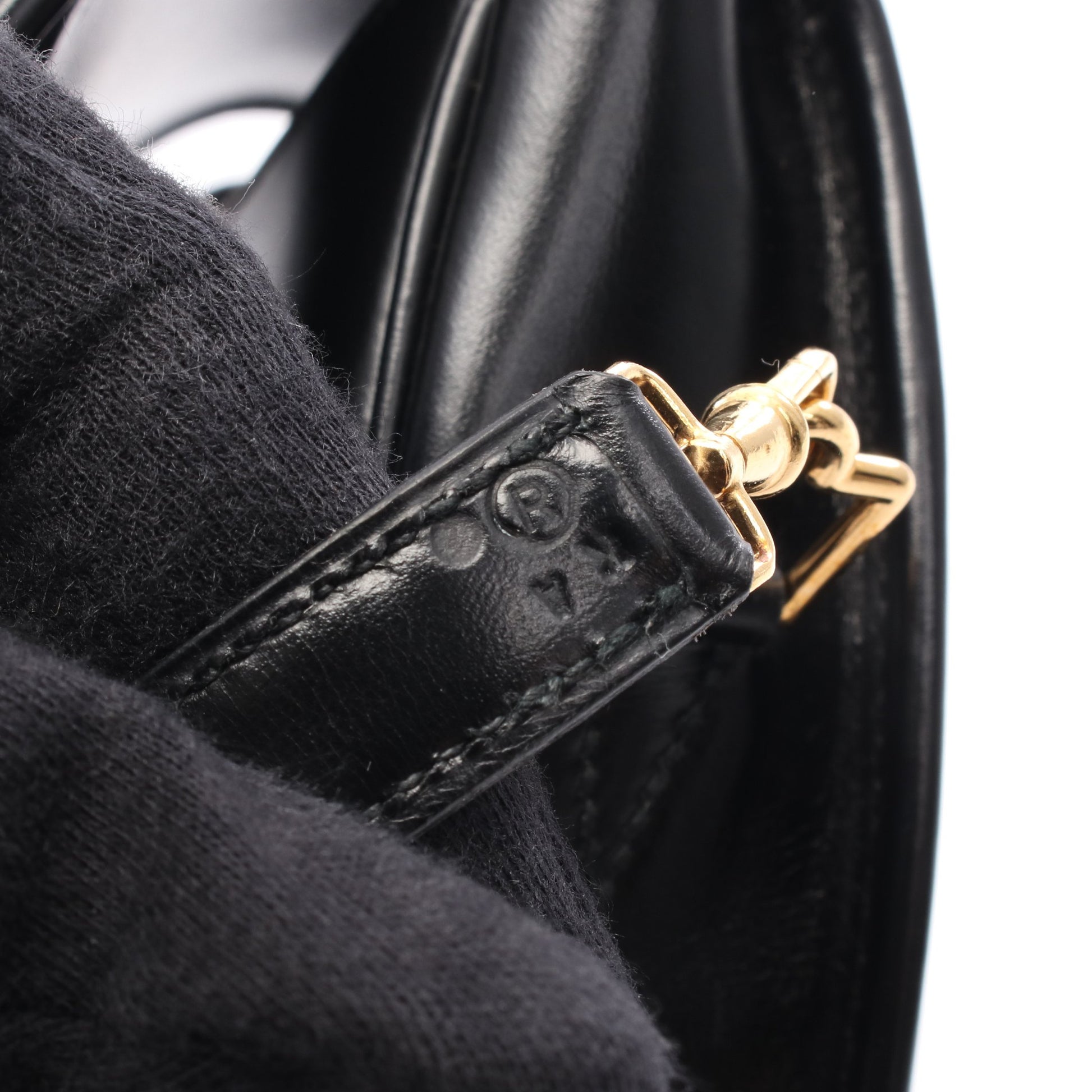 ショルダーバッグ ボックスカーフ ブラック ゴールド金具 ヴィンテージ ○R刻印 エルメス バッグ HERMES